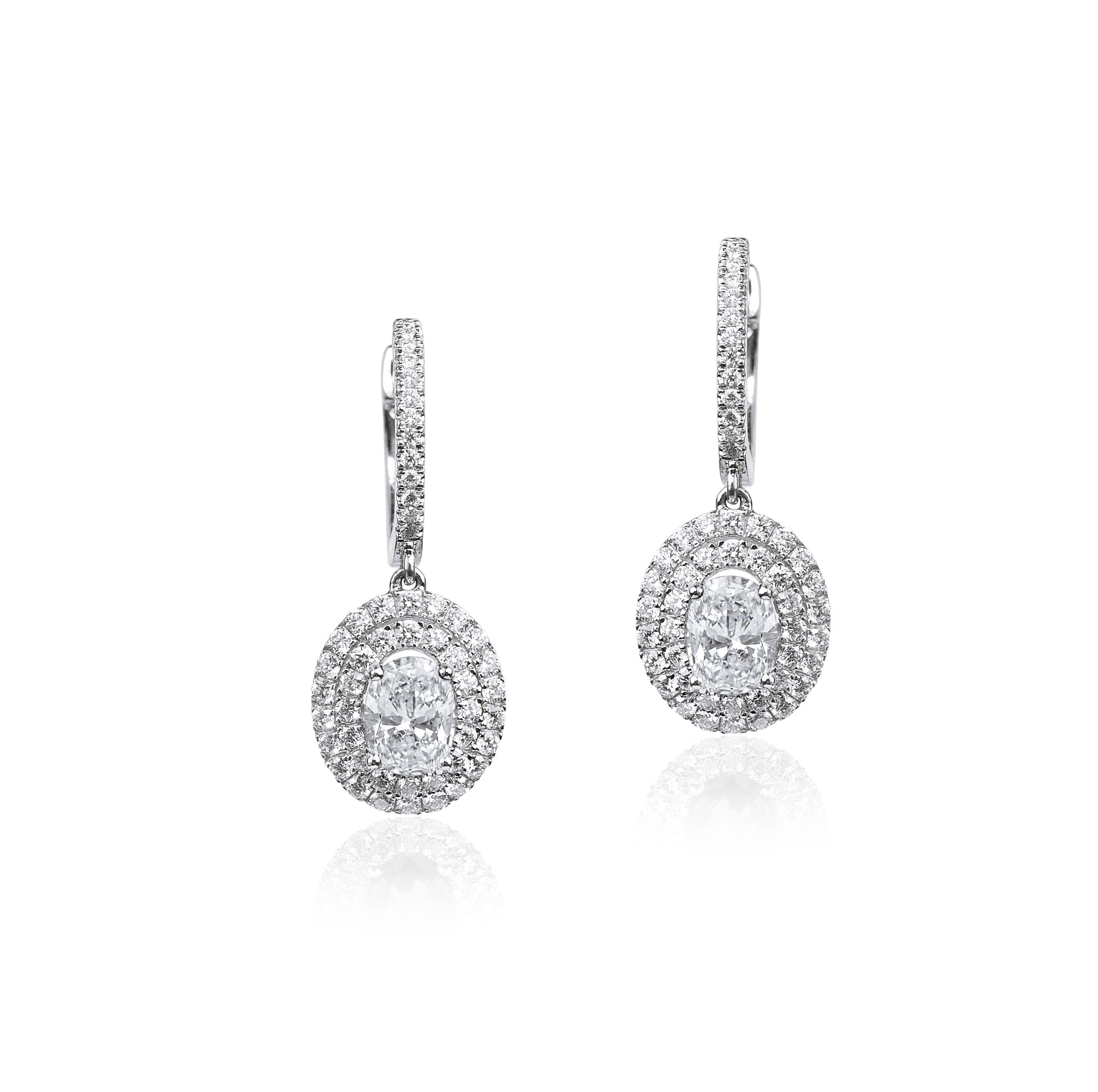 GIA-Bericht zertifiziert 2,5 TCW Diamant-Ohrringe mit Halo-Ohrringen aus 18 Karat Gold mit Ovalschliff (Art déco) im Angebot