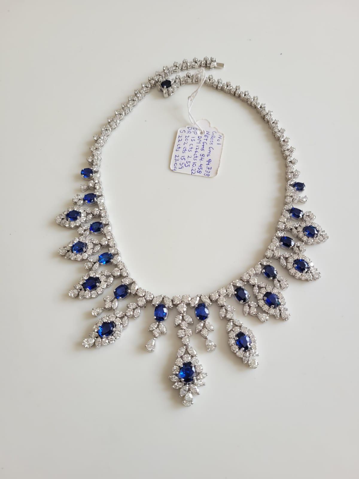 $250, 000 Rare Fancy 18KT Gold Estate Gorgeous Ceylon Sapphire Diamond Necklace In New Condition For Sale In New York, NY
