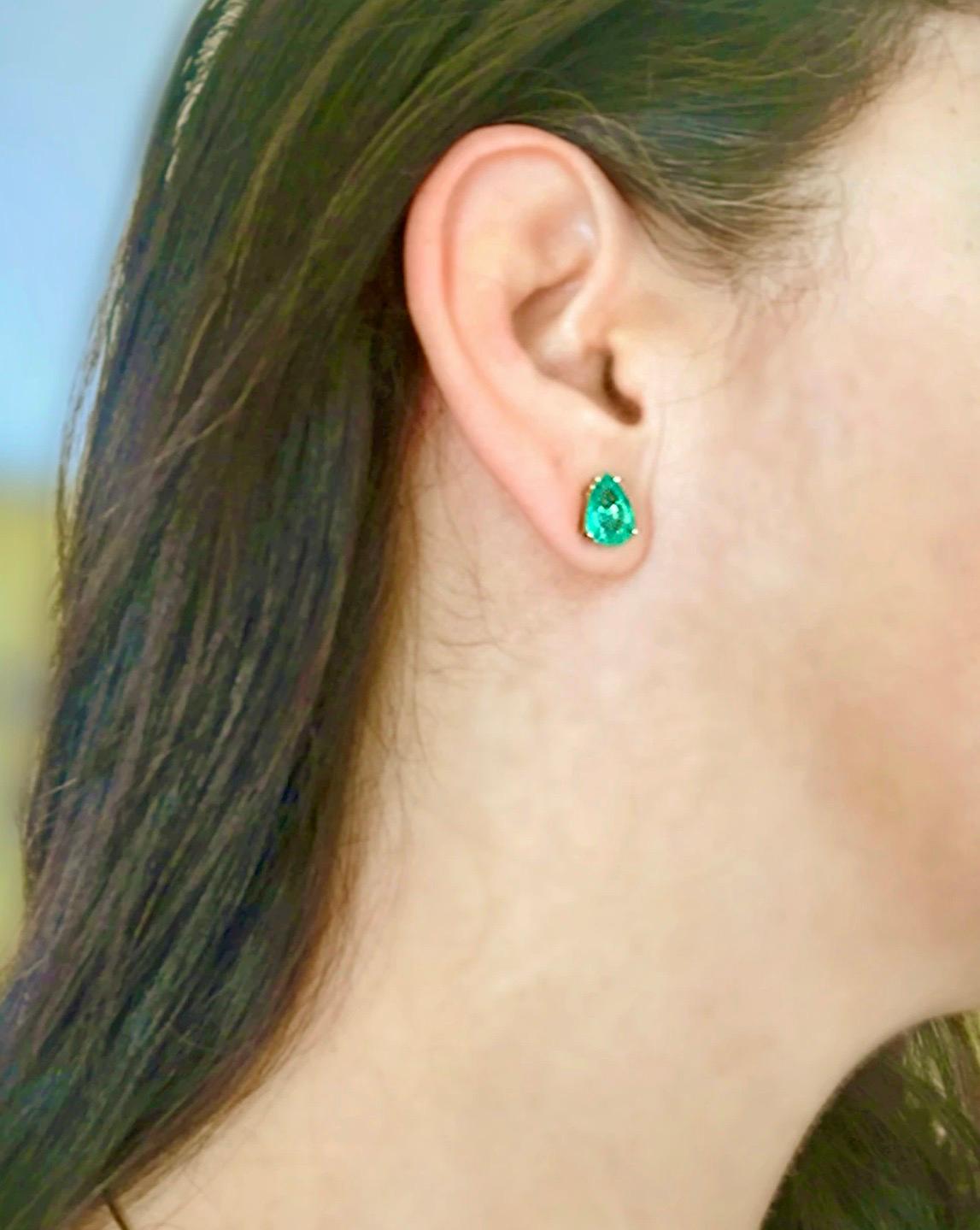 Natural Colombian Emeralds
Shape or Cut : Pear Cut
Average Color/Clarity : Beautiful Medium Green/ Clarity, SI
Total Weight Emeralds: 2.50 Carats (2 emeralds)
Second Stones: None
 Total Gemstones Weight: 2.50 carats
Earrings Measurement: 9.00mmx