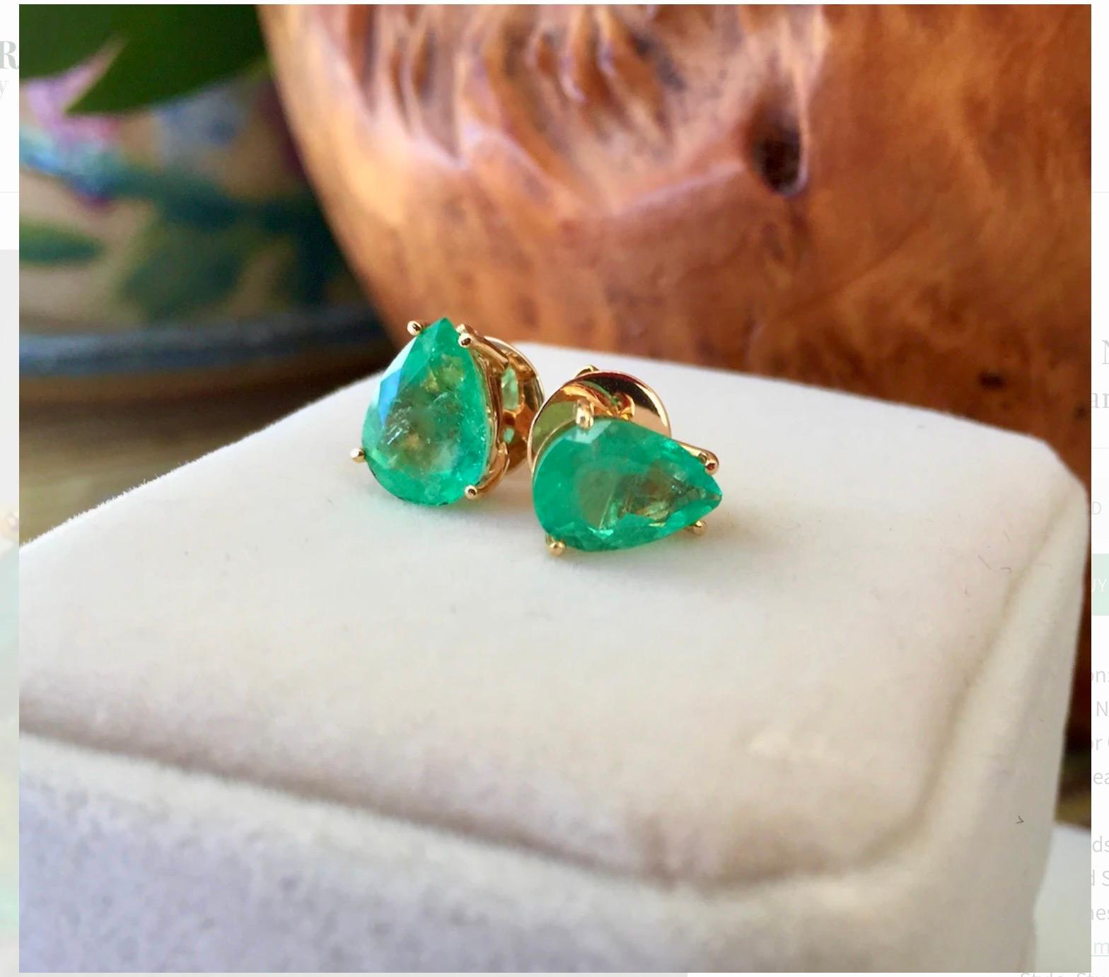 2.50 Carat 100% Natural Colombian Emerald Stud Earrings 18k Gold For Sale 1