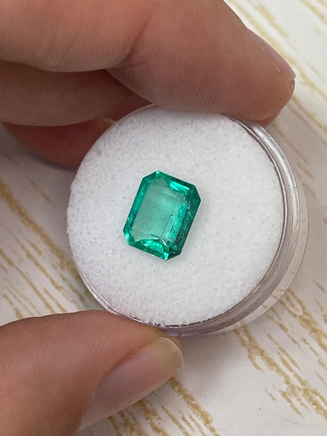 Moderno Smeraldo colombiano verde chiaro da 2,50 carati 10x8 Spready - Taglio classico maggio in vendita