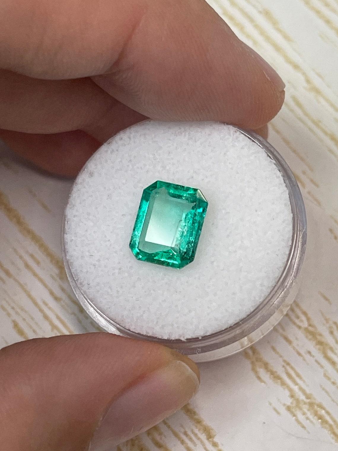 Smeraldo colombiano verde chiaro da 2,50 carati 10x8 Spready - Taglio classico maggio In condizioni Nuovo in vendita a Jupiter, FL