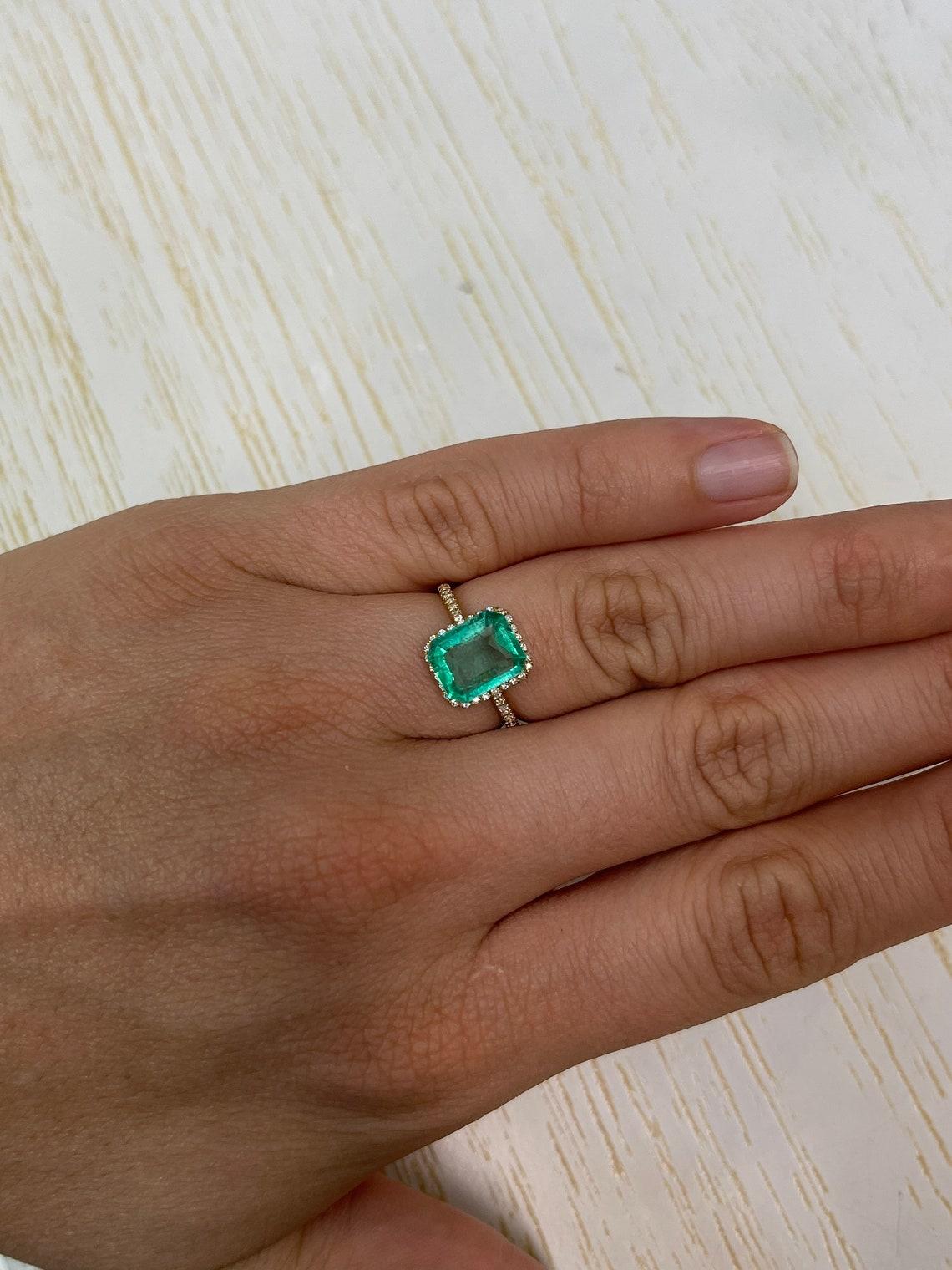 Smeraldo colombiano verde chiaro da 2,50 carati 10x8 Spready - Taglio classico maggio in vendita 1