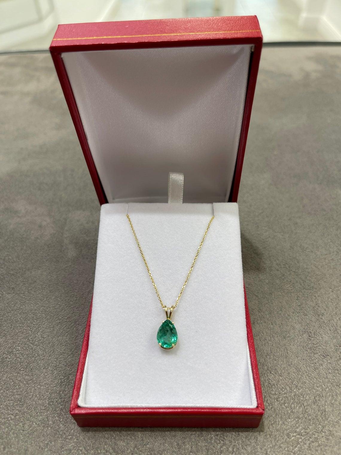 2.50-Carat 14K Emerald Pear Cut Solitaire Gold Pendentif Prong Set Neuf - En vente à Jupiter, FL
