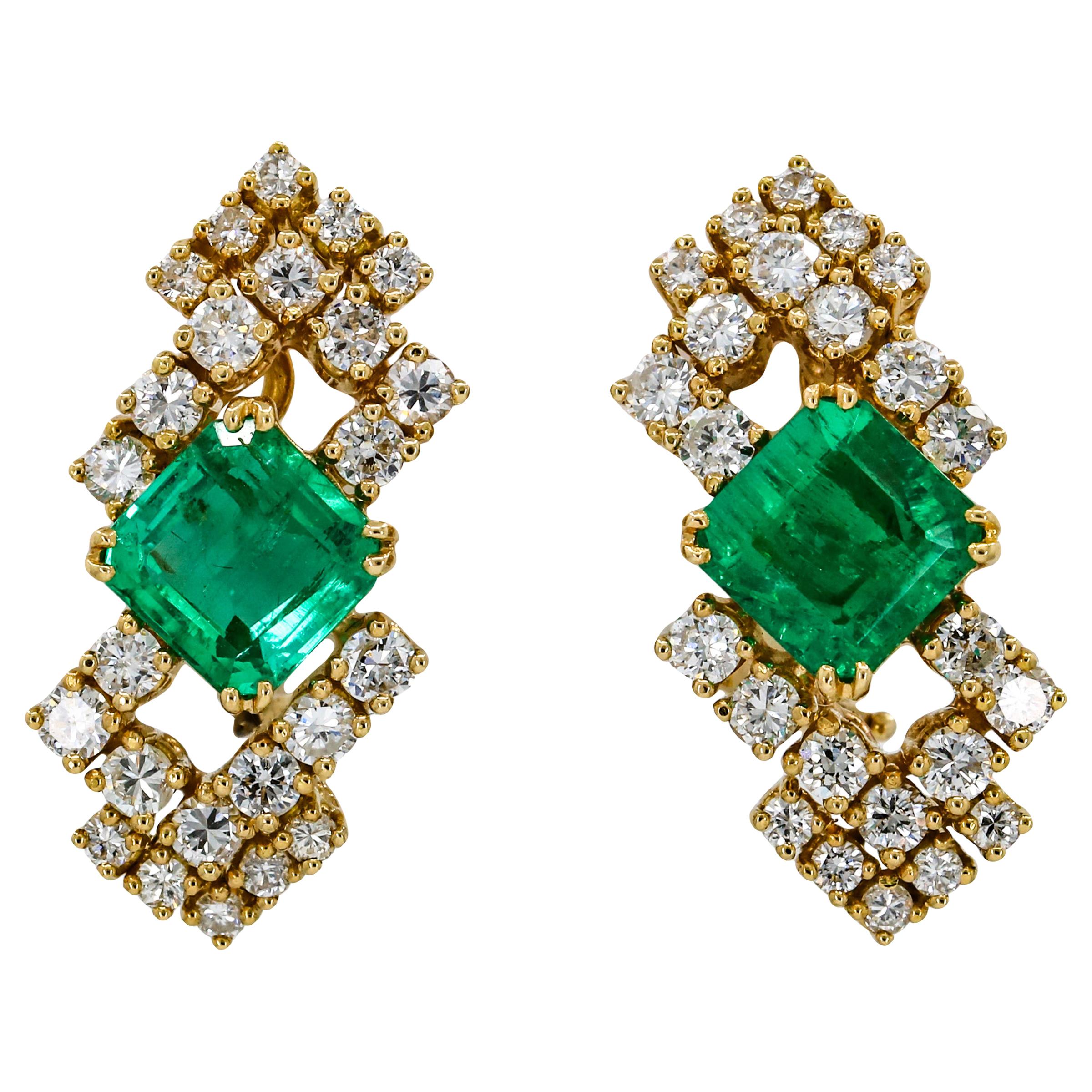 2.50 Carat 18 Karat Yellow Gold Emerald Diamond Shield Earrings For Sale