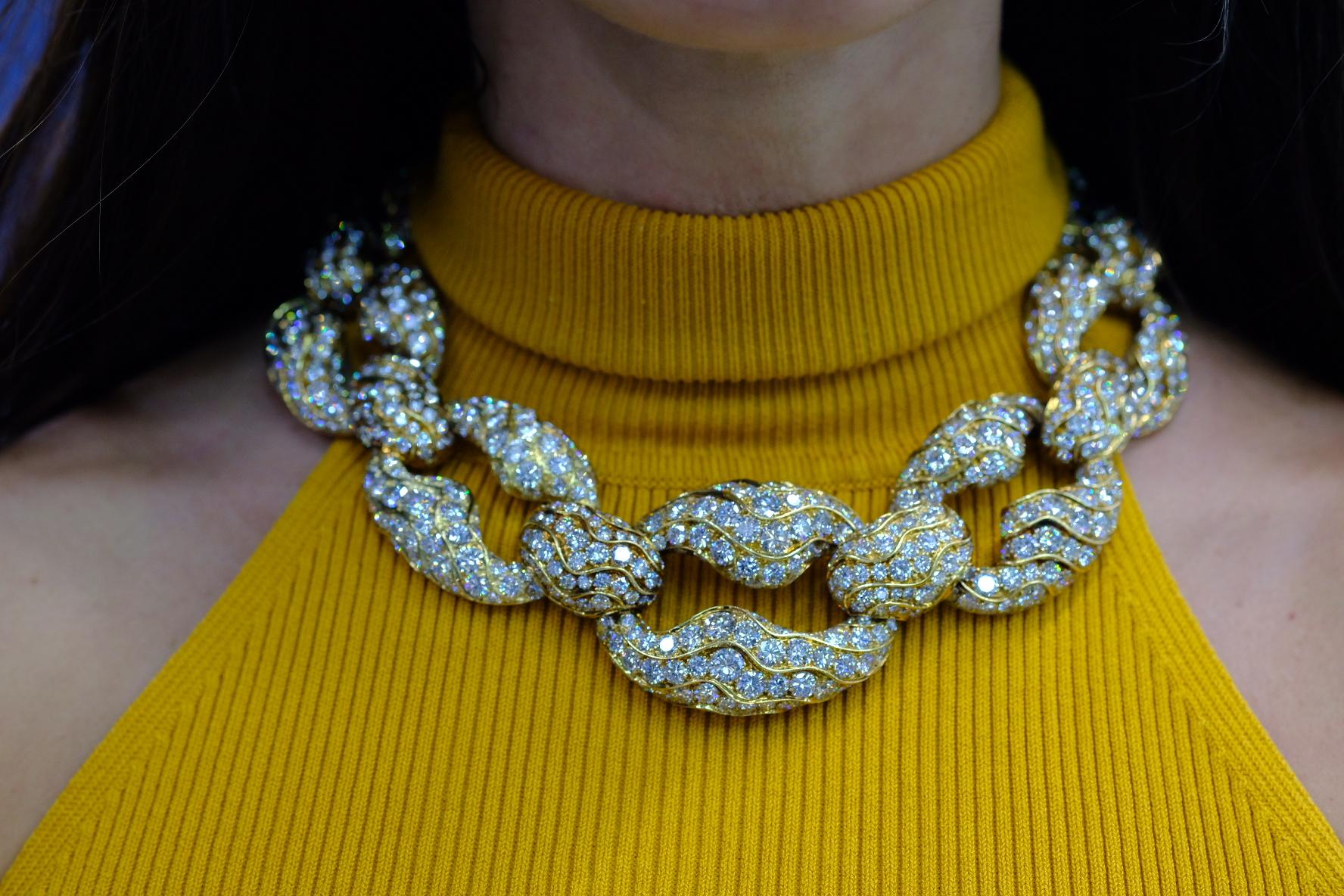 250 Carat 18K Yellow Gold Round Cut Diamond Link Collar Necklace 2