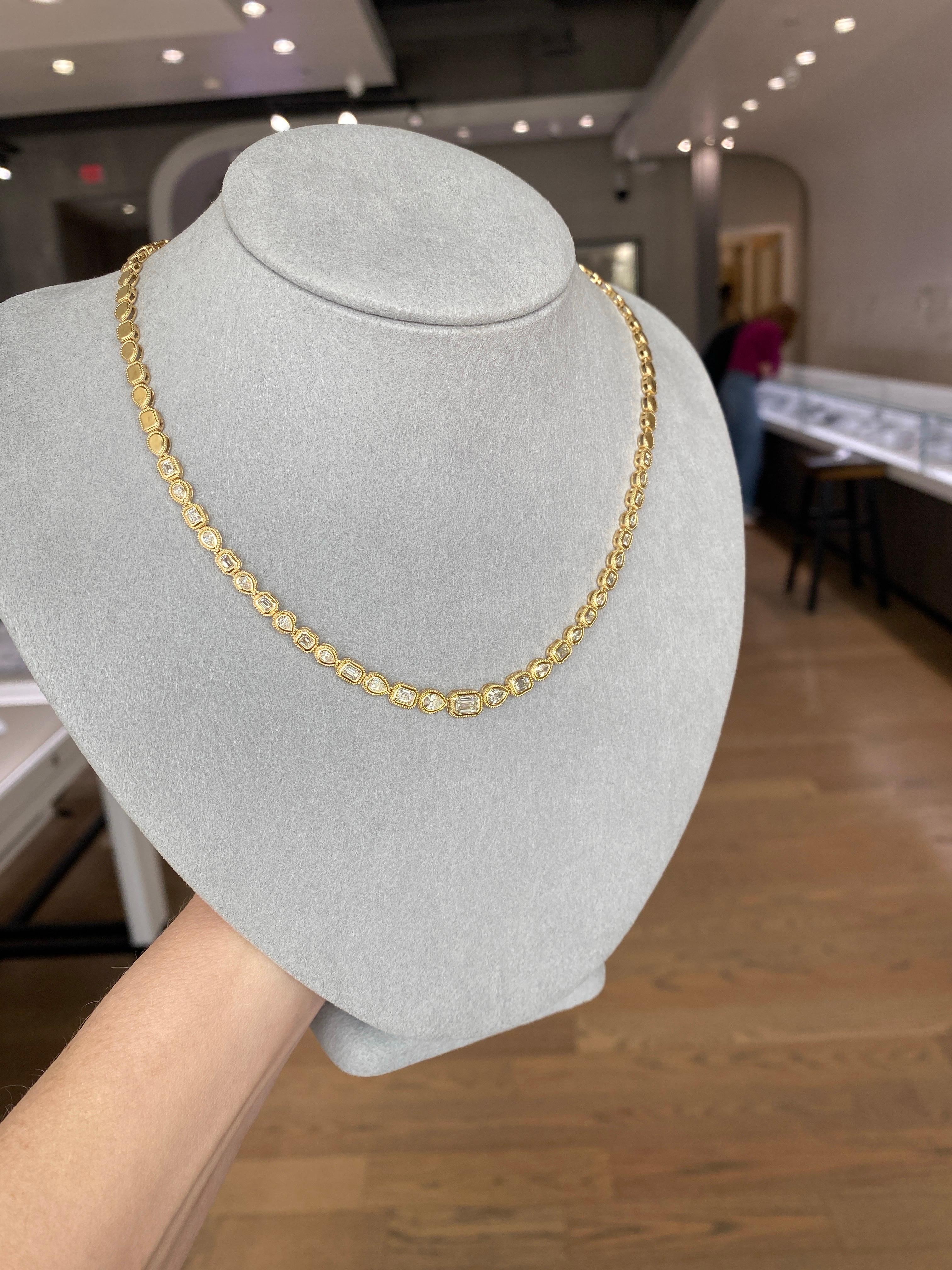 Collana tennis con diamanti incastonati a forma di pera e smeraldo alternati da 2,50 carati in vendita 5