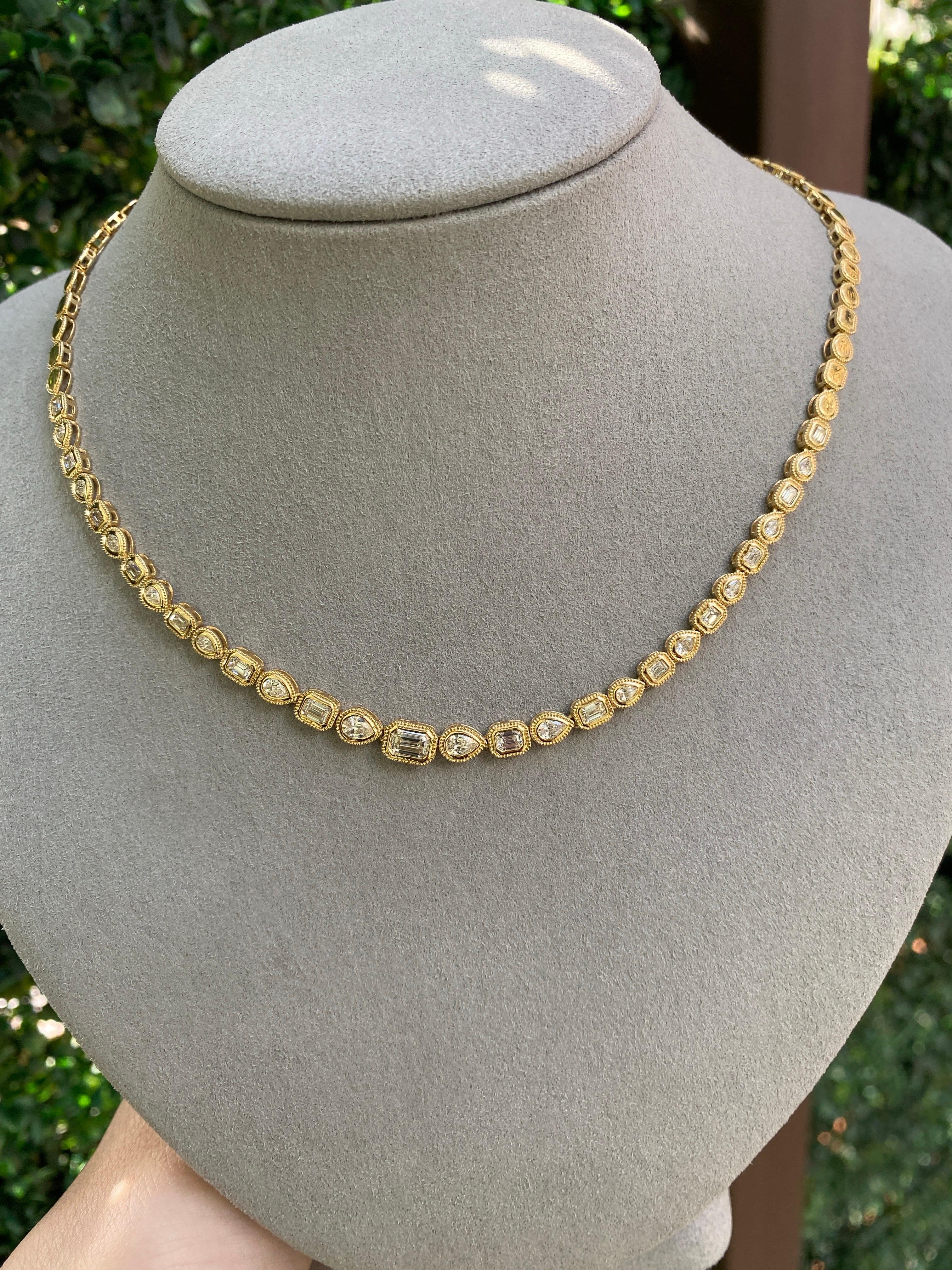 Collana tennis con diamanti incastonati a forma di pera e smeraldo alternati da 2,50 carati in vendita 7