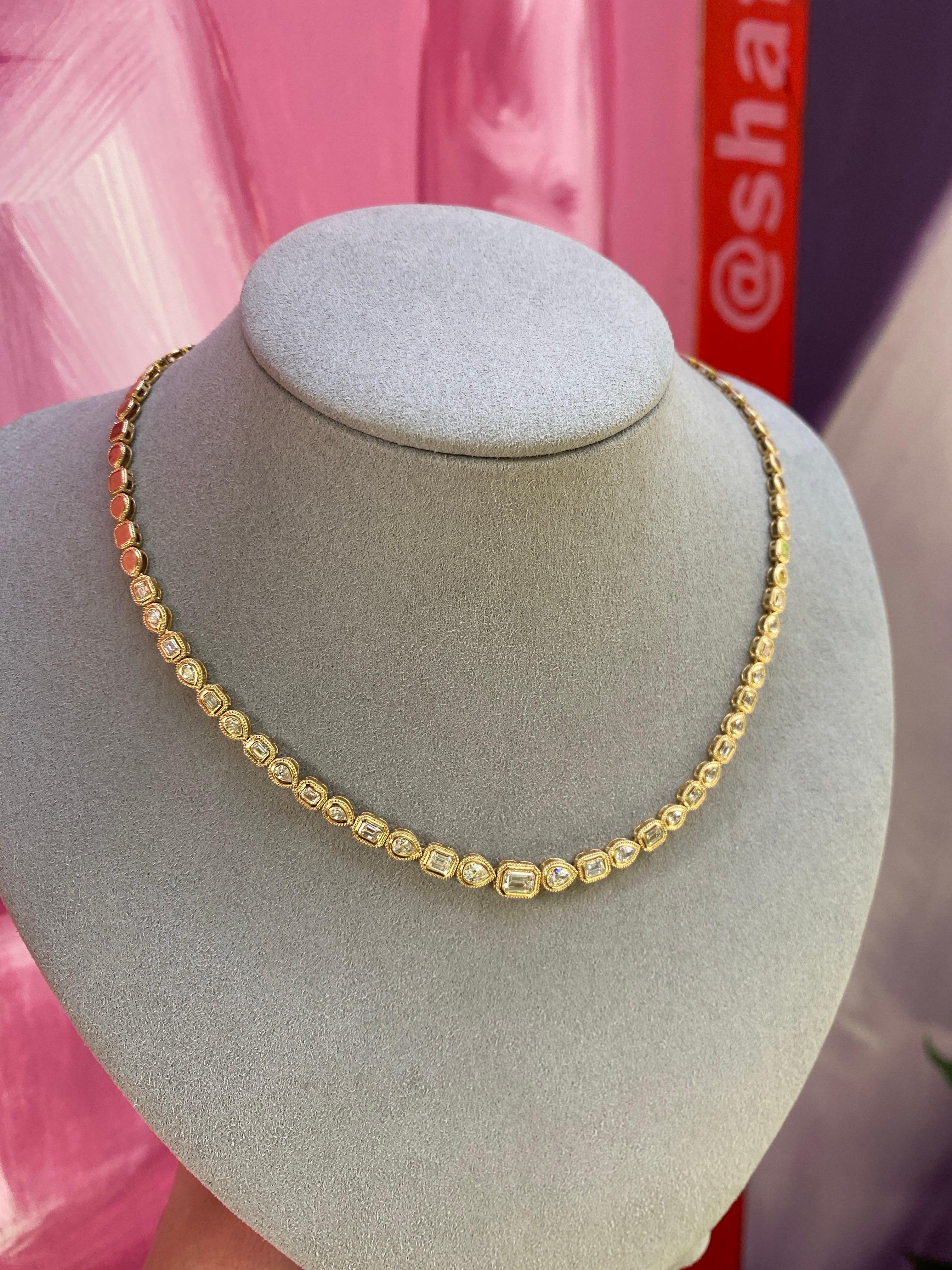 Collana tennis con diamanti incastonati a forma di pera e smeraldo alternati da 2,50 carati in vendita 9