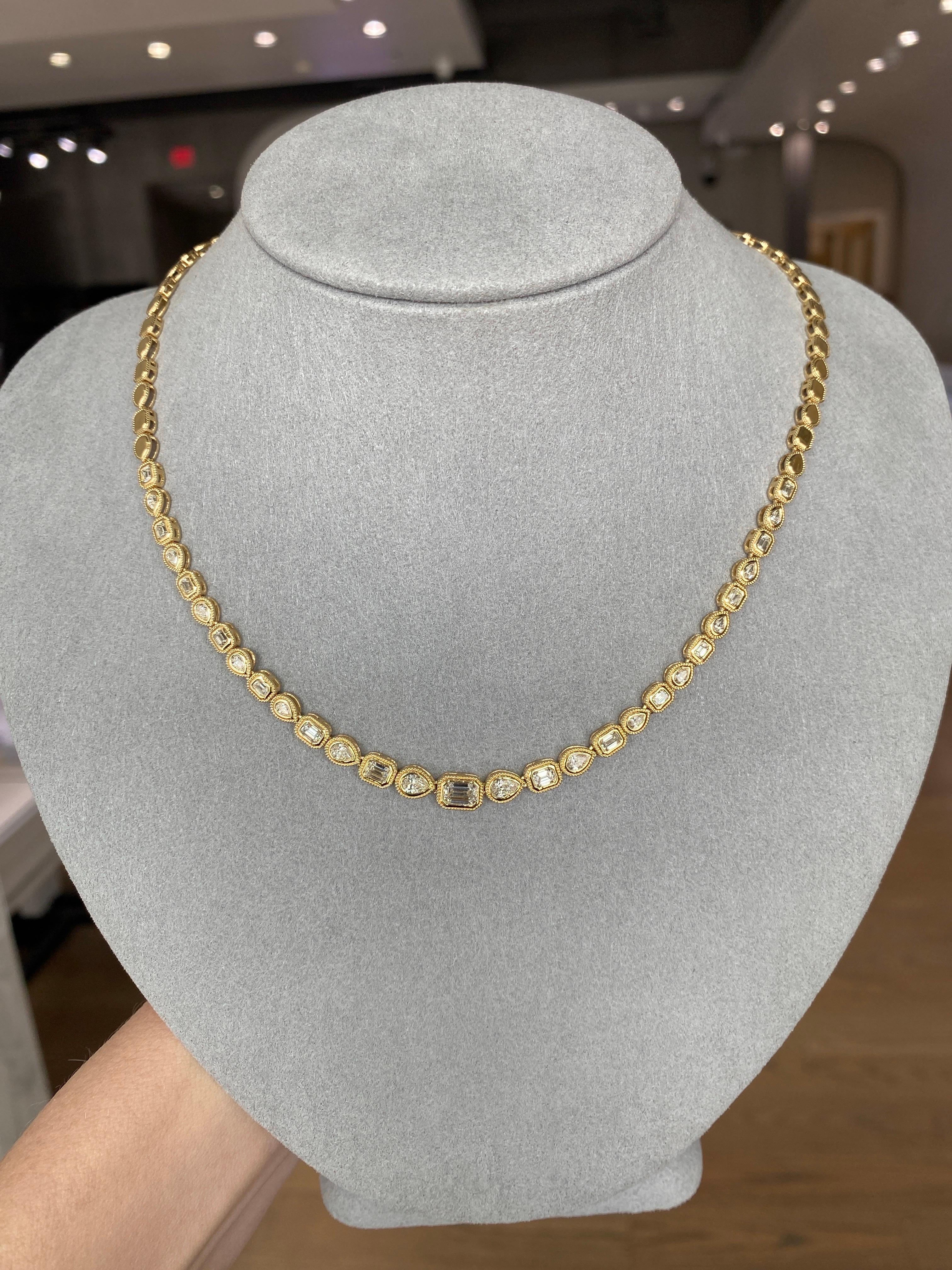 Collana tennis con diamanti incastonati a forma di pera e smeraldo alternati da 2,50 carati in vendita 3