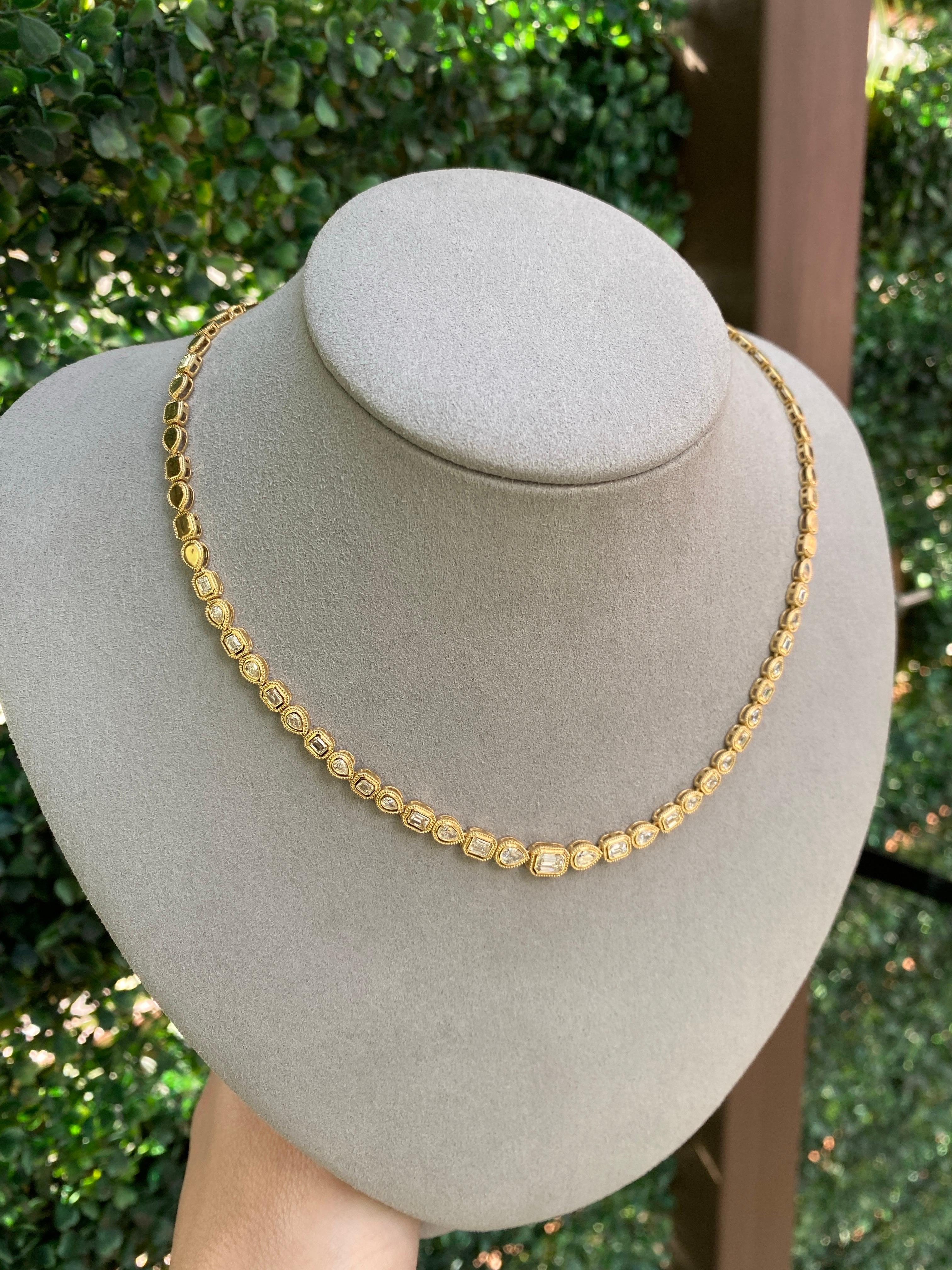Collana tennis con diamanti incastonati a forma di pera e smeraldo alternati da 2,50 carati in vendita 4