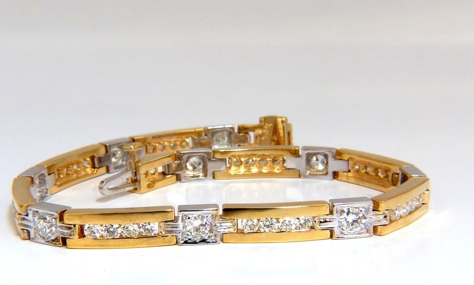 2,50ct. Fascia di diamanti Ascher / taglio quadrato.

con 3 file di brillanti.

Diamanti:

Colore G/H, purezza Vs-1 Vs-2.

Oro giallo 14kt.

5,1 grammi.

dimensione attuale: 6 

(possiamo ridimensionare, per favore chiedi informazioni).

diamanti
