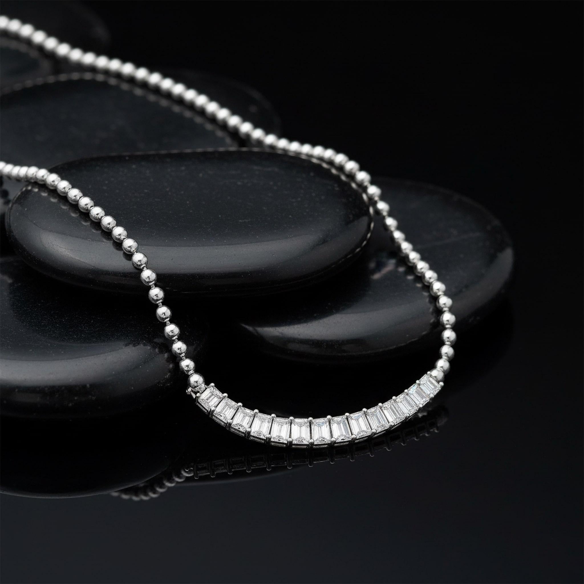 Moderne Collier à chaîne ronde 18K avec baguette de 2,50 carats en vente