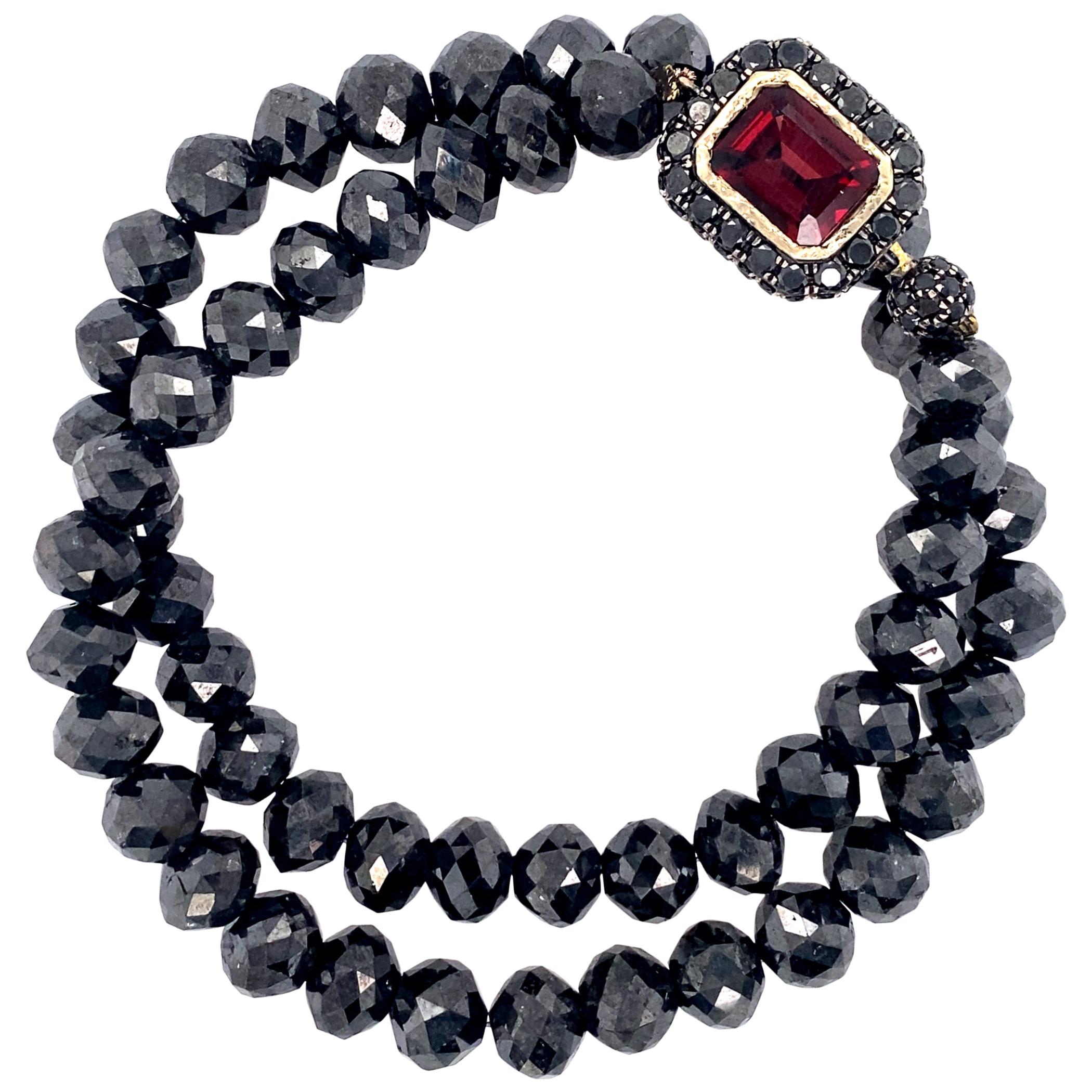 250 Carat Black Diamond Bead Choker Necklace with Garnet Clasp in 18 Karat Gold For Sale