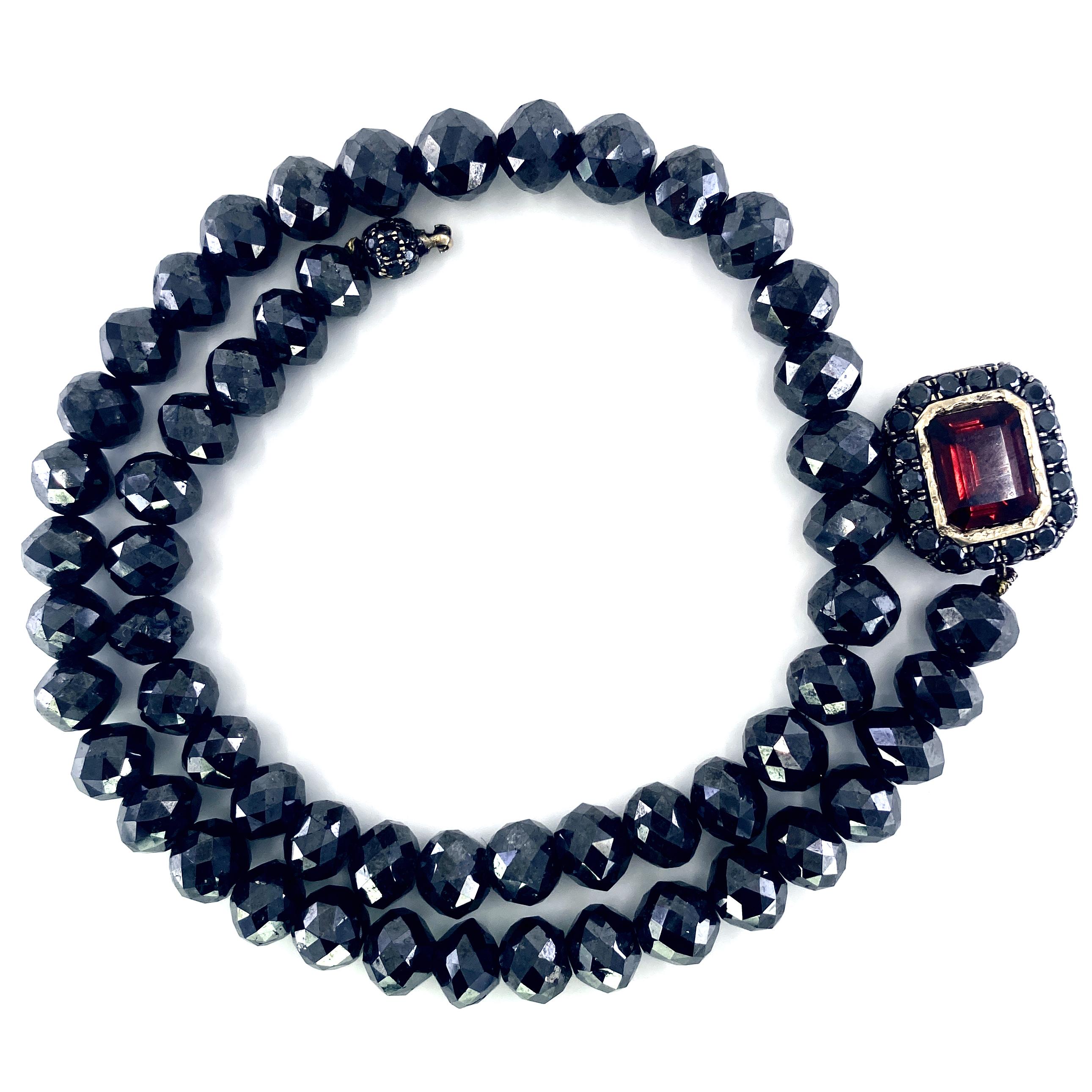 250 Carat Black Diamond Bead Choker Necklace with Garnet Clasp in 18 Karat Gold In New Condition For Sale In Sherman Oaks, CA