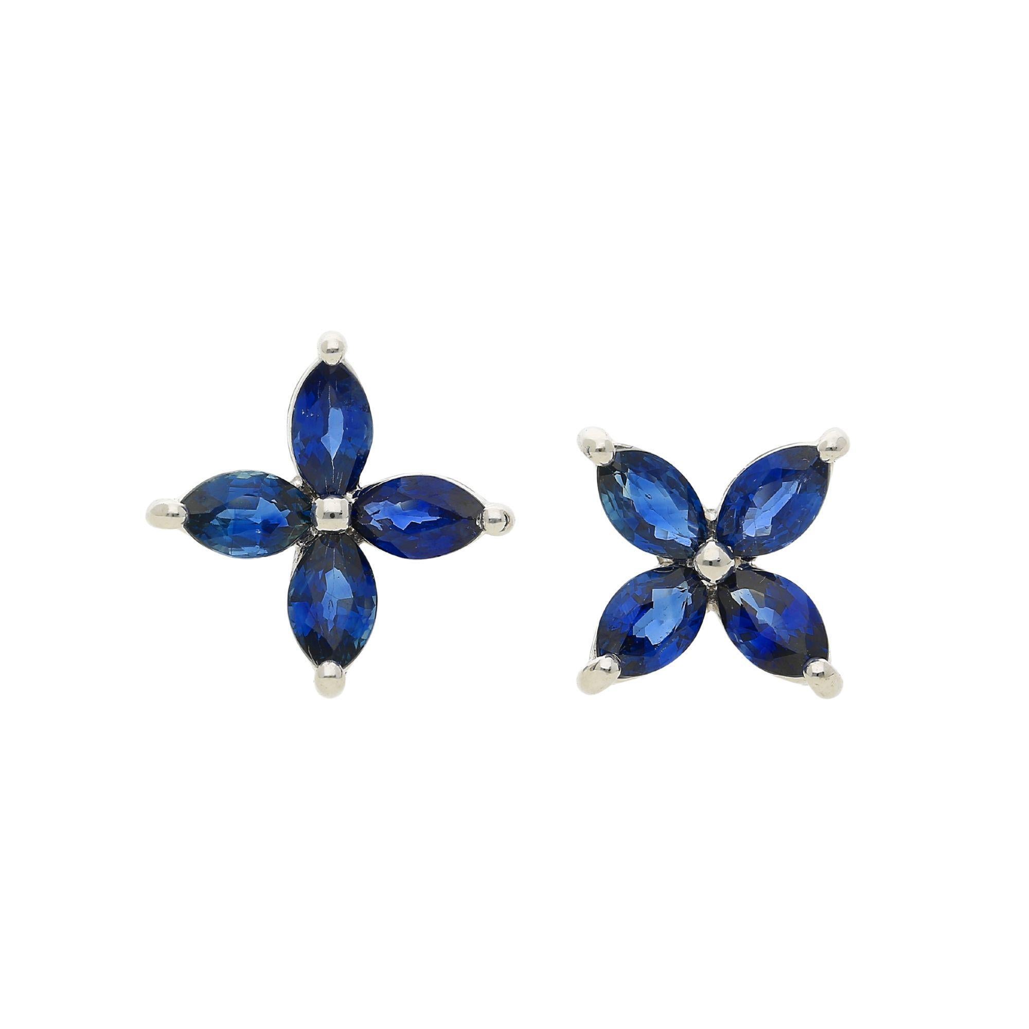 Pendientes de oro blanco de 18 quilates con zafiro azul flor marquesa de 2,50 quilates en Nuevo estado para la venta en Miami, FL