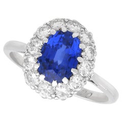Platin-Kleidring mit 2,50 Karat Ceylon-Saphir und 0,75 Karat Diamant, um 1970
