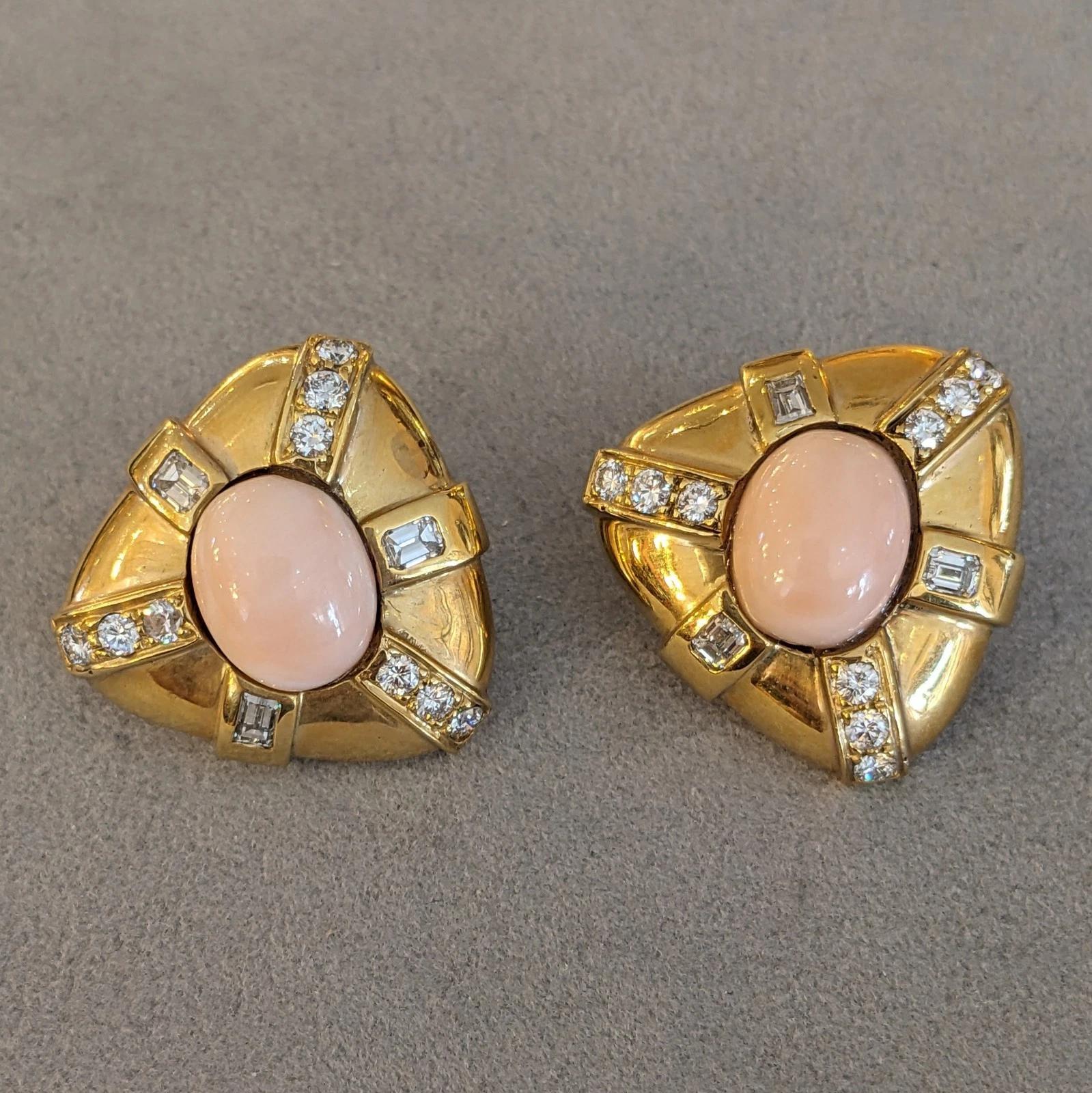 Orecchini con diamanti e corallo angelo da 2,50 carati in oro giallo 18 carati in vendita 1