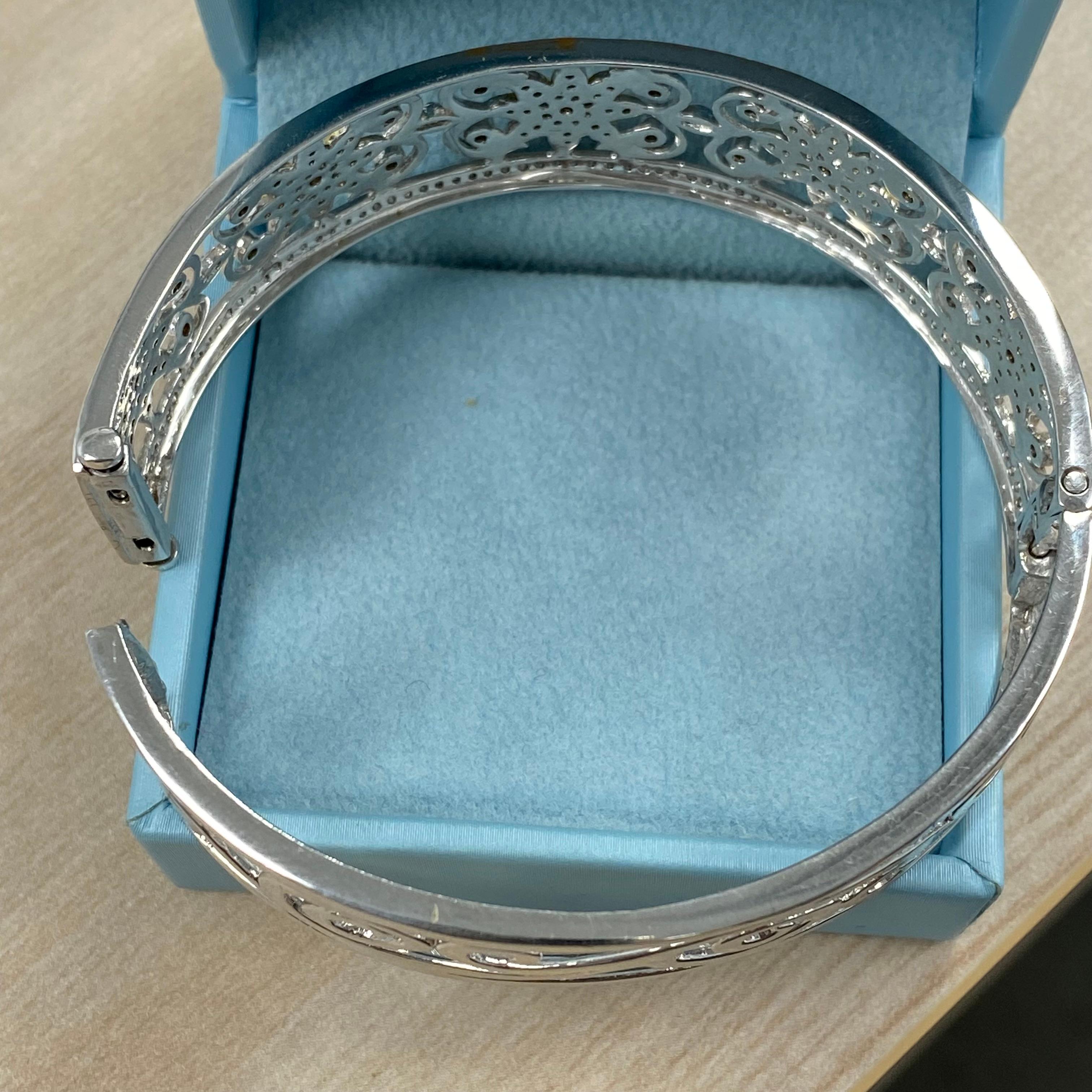 Round Cut 2.50 Carat Diamond Floral Hinged Bangle Bracelet 14k White Gold For Sale