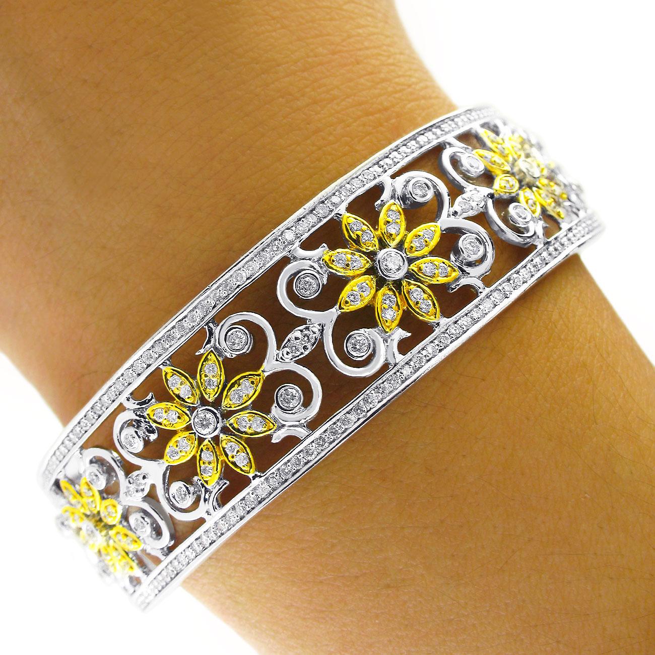 2.50 Carat Diamond Floral Hinged Bangle Bracelet 14k White Gold For Sale 1