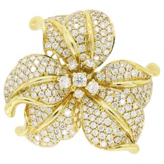2.50 Carat Diamond Flower Ring in 18 Karat Gold 2.50 Carat Diamond Flower Ring in 18 Karat Gold