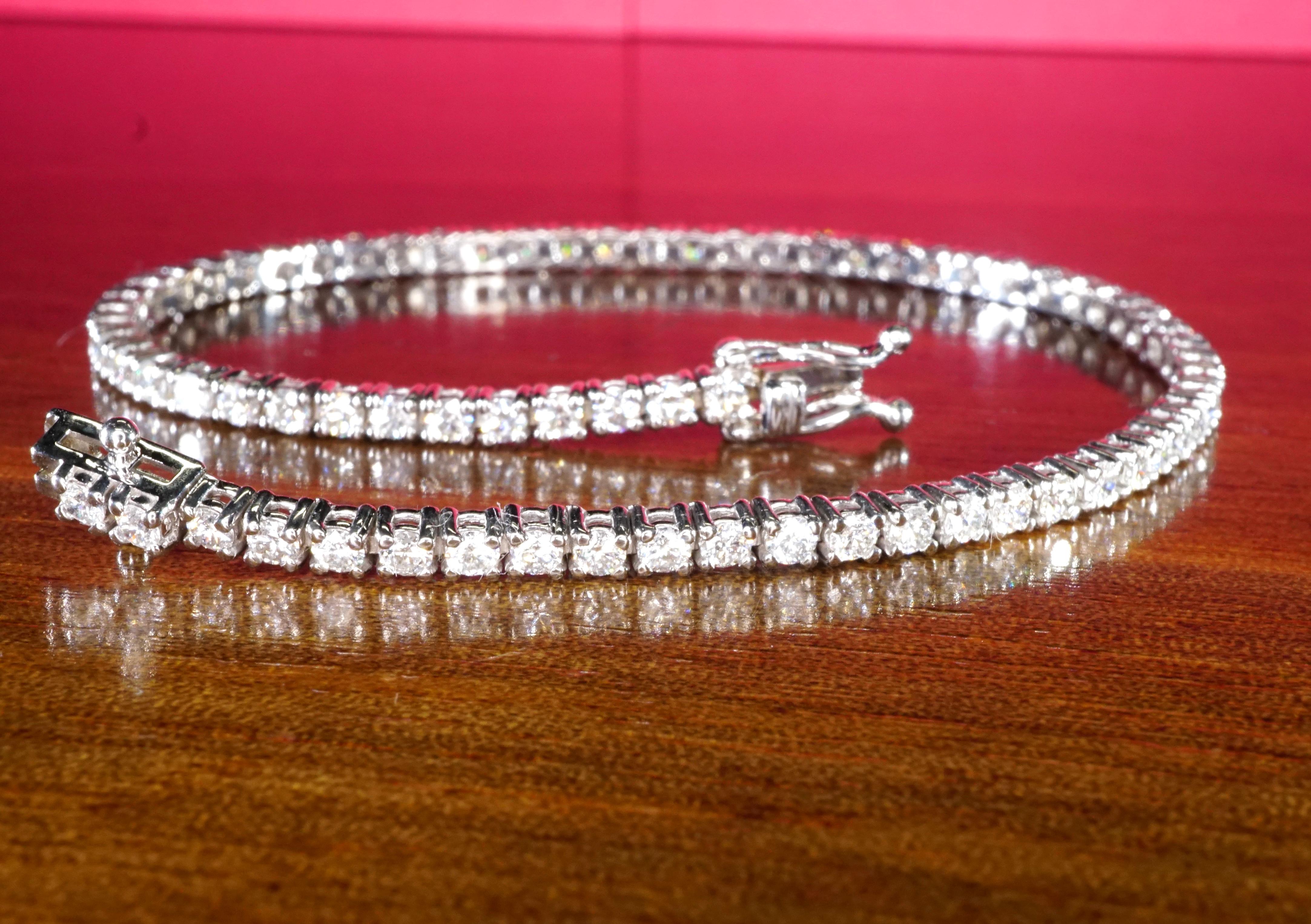 2,50 Karat Diamant-Tennisarmband aus 18 Karat Weißgold im Zustand „Neu“ im Angebot in New York, NY