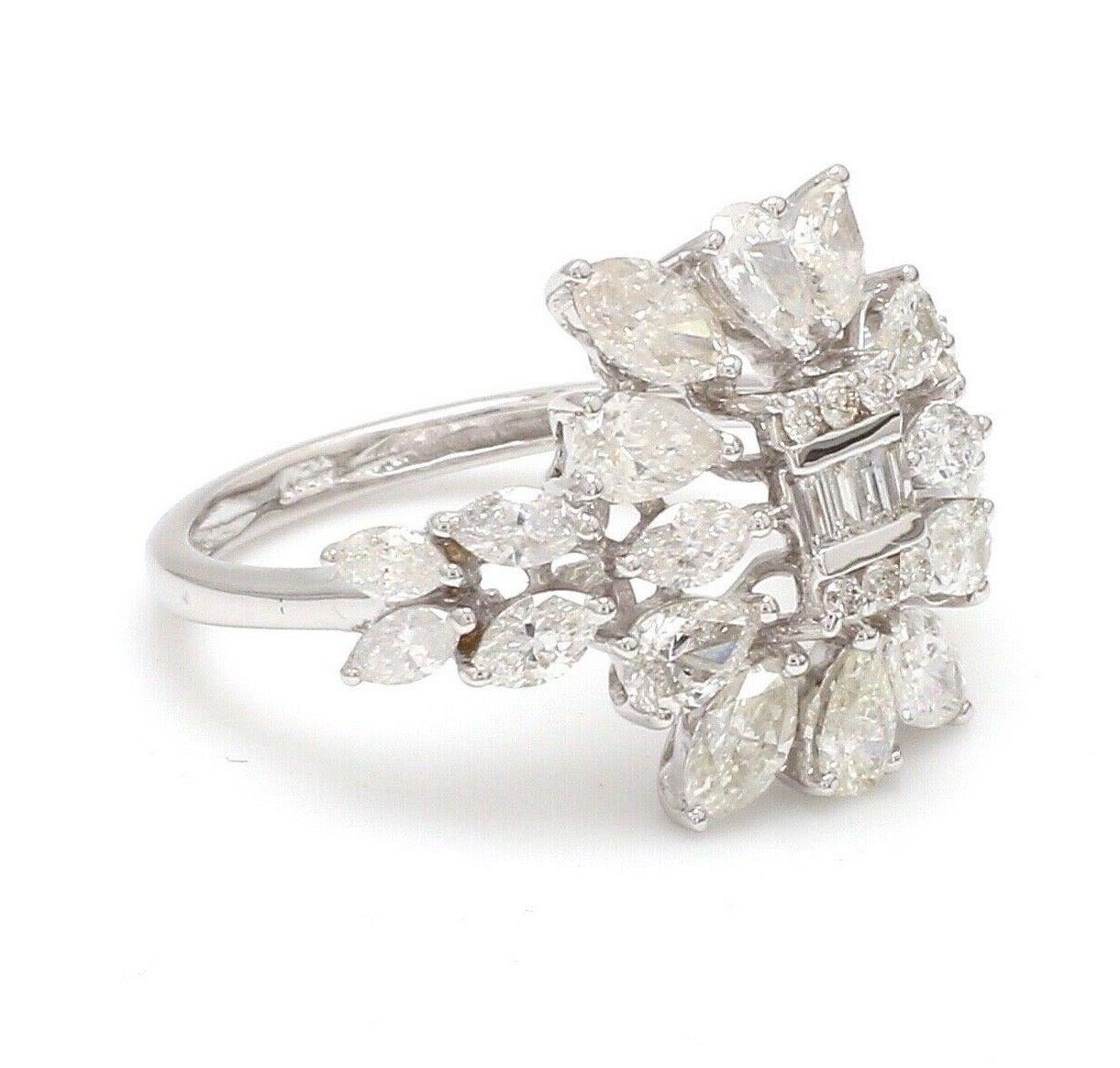 En vente :  Bague de fiançailles en or blanc 18 carats avec diamants de 2,50 carats 2