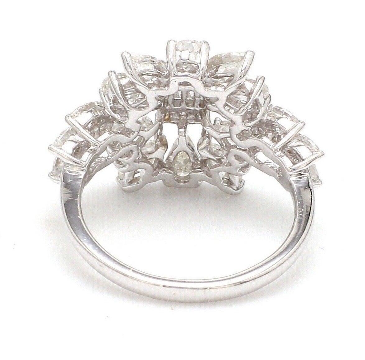 En vente :  Bague de fiançailles en or blanc 18 carats avec diamants de 2,50 carats 3