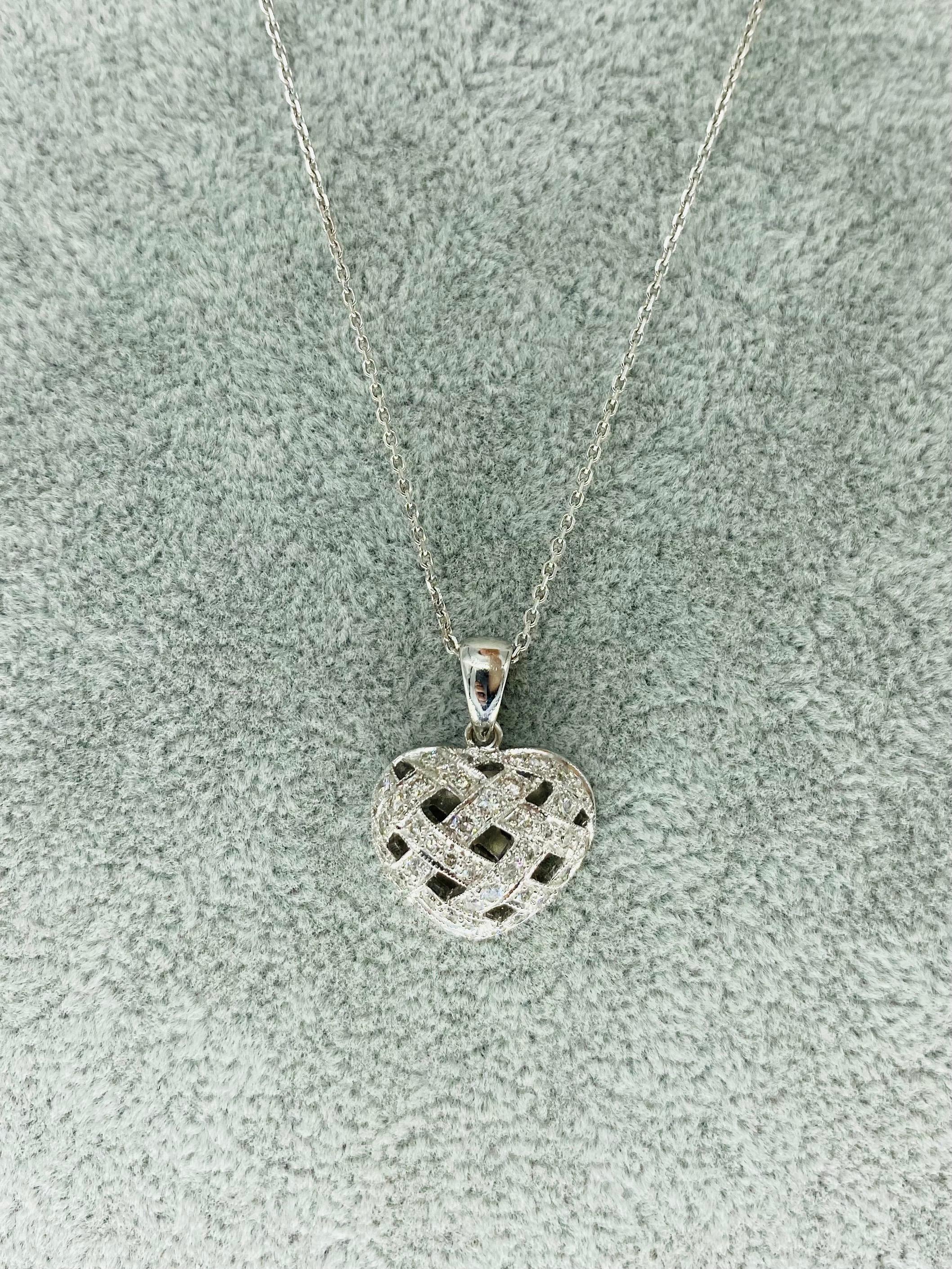 Collier pendentif en forme de cœur tressé avec diamants de 2,50 carats en relief Pour femmes en vente