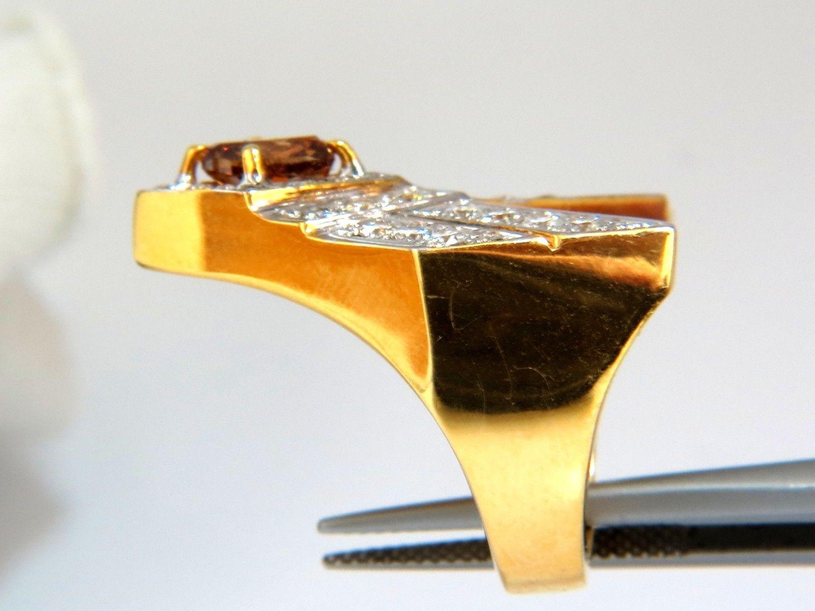 1.00ct. Natürlicher Diamant der Farbe Fancy Cognac

1.50ct. seitliche Diamanten, in französischer Pflasterfassung.

Diamanten: G-Farbe, Reinheit Si-1.

14kt. Gelbgold.

Gegenstand: 14,0 g.

kostenlose Größenbestimmung und Versand

Seltene Sheild 