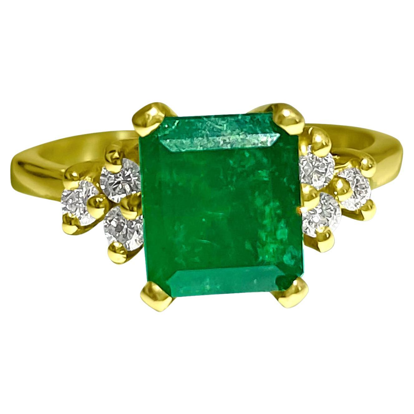 Bague en or jaune 14k avec émeraude et diamant de 2,50 carats