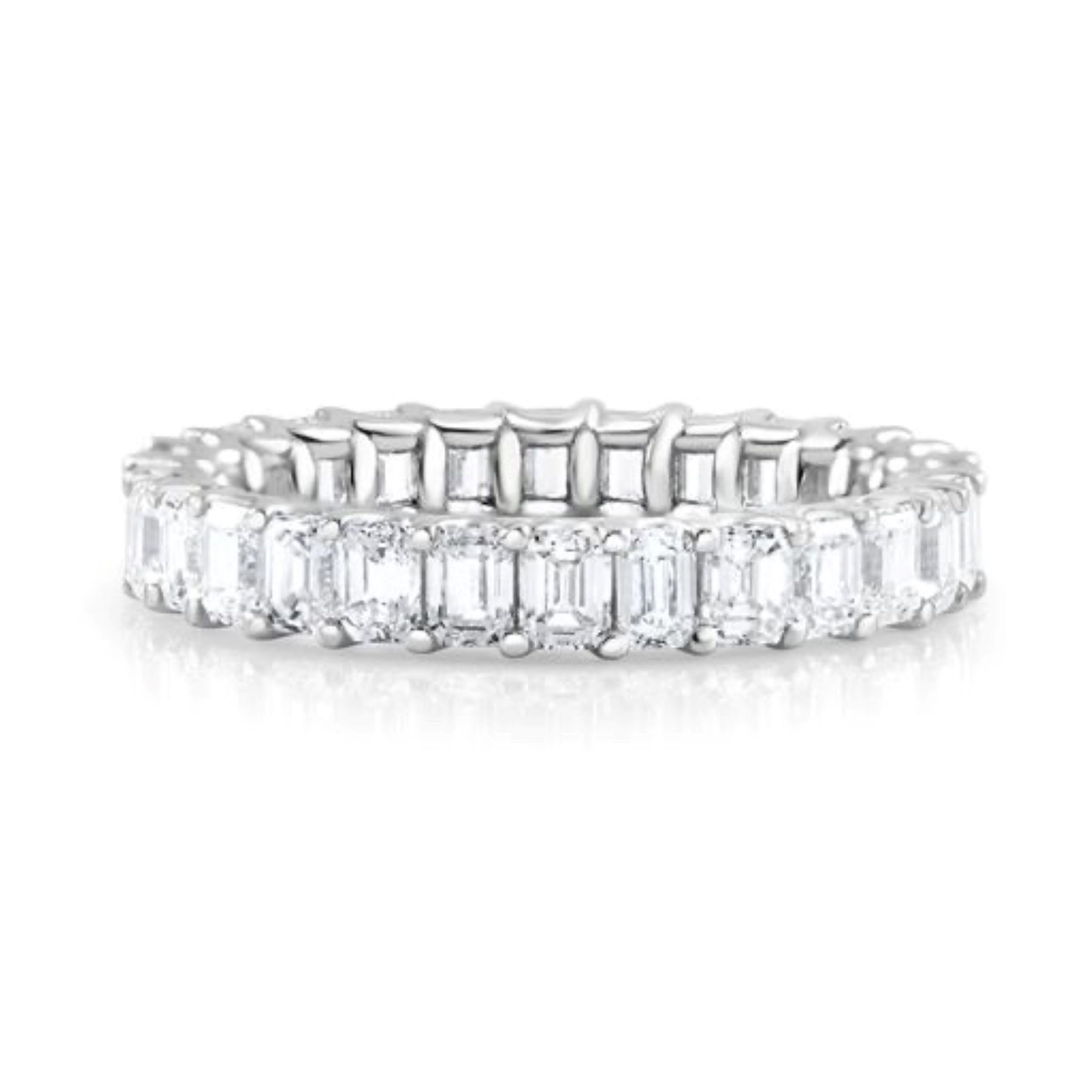 En venta: Alianza de diamantes talla esmeralda de 2,50 quilates en platino, talla 6  2