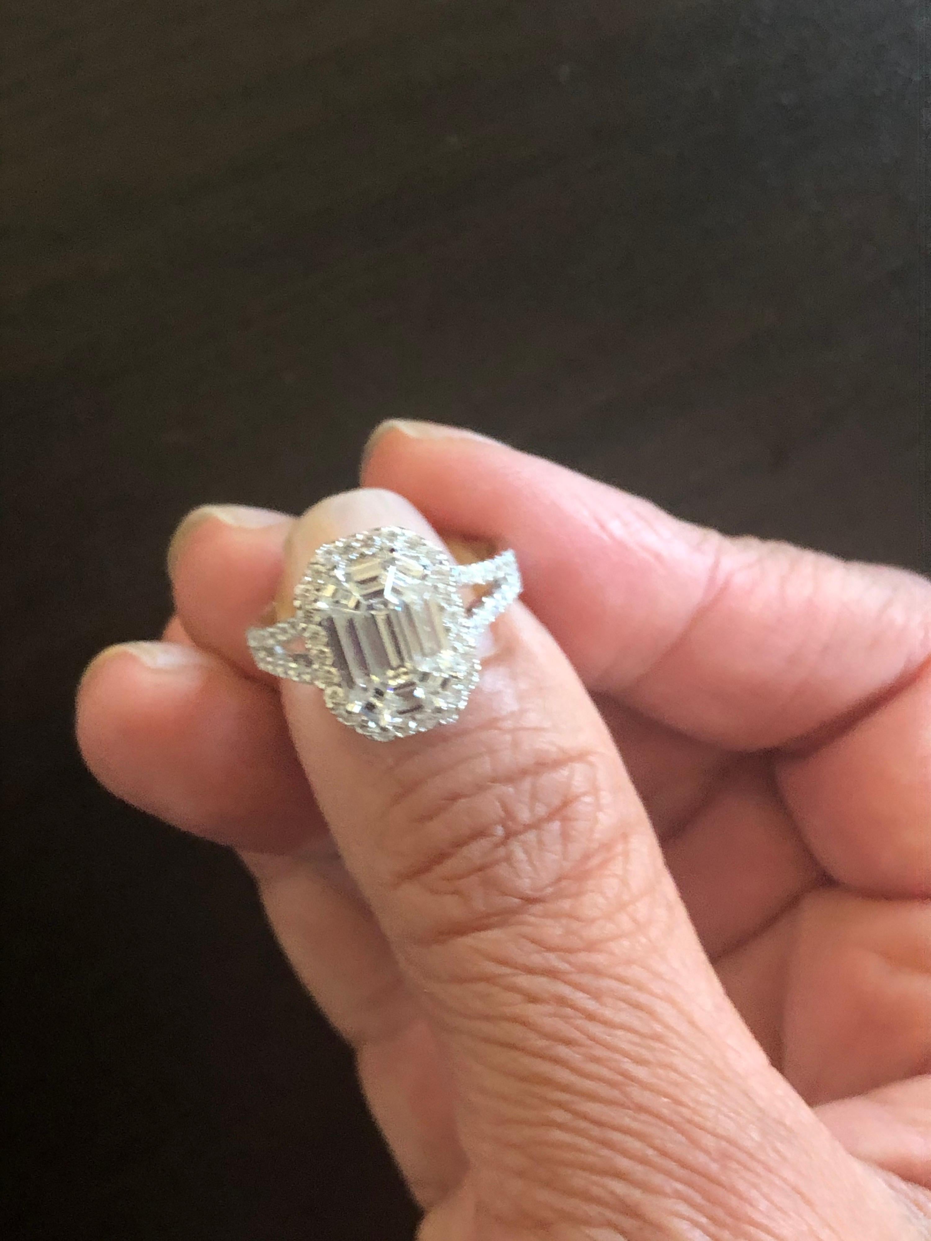 Modern 2.50 Carat Emerald Cut Diamond Ring 18 Karat White For Sale