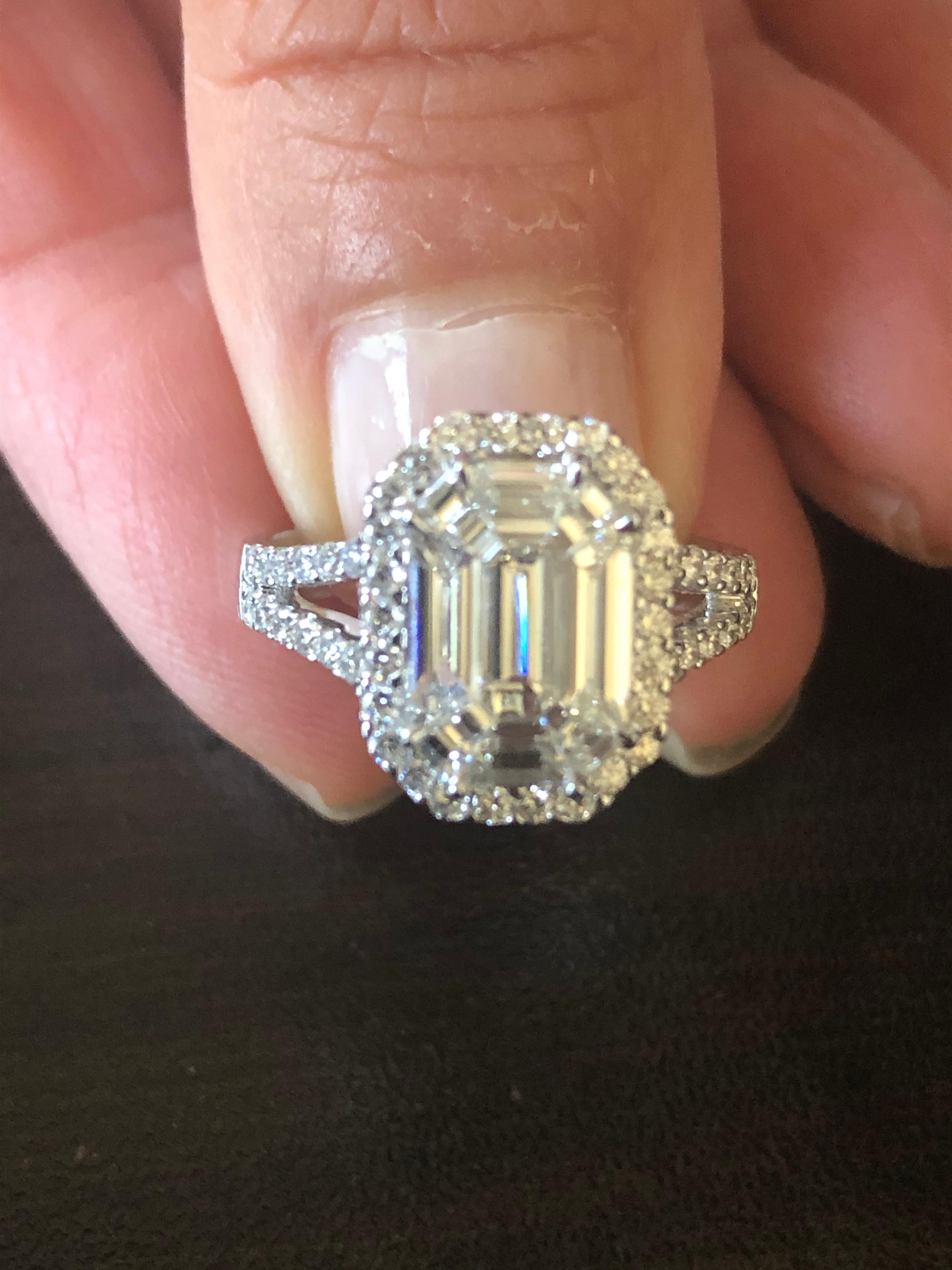 2.50 Carat Emerald Cut Diamond Ring 18 Karat White In New Condition For Sale In Great Neck, NY