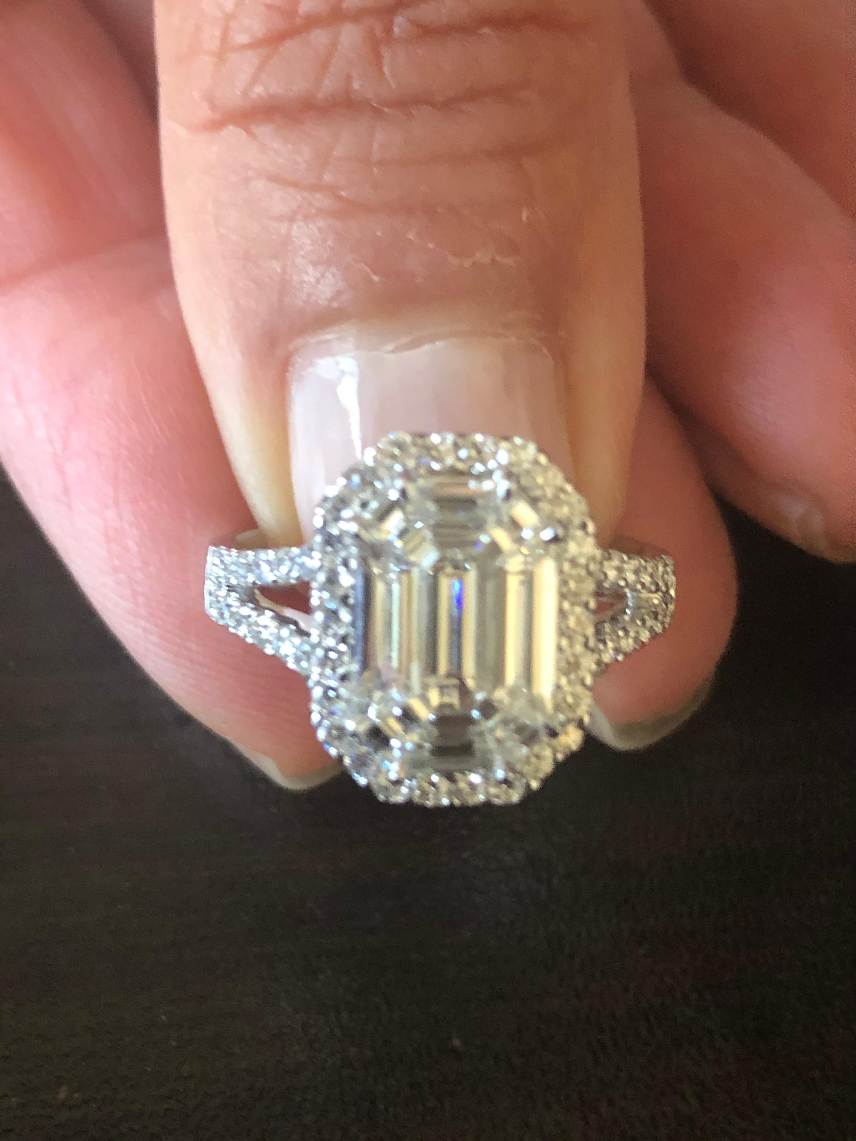 Women's 2.50 Carat Emerald Cut Diamond Ring 18 Karat White For Sale