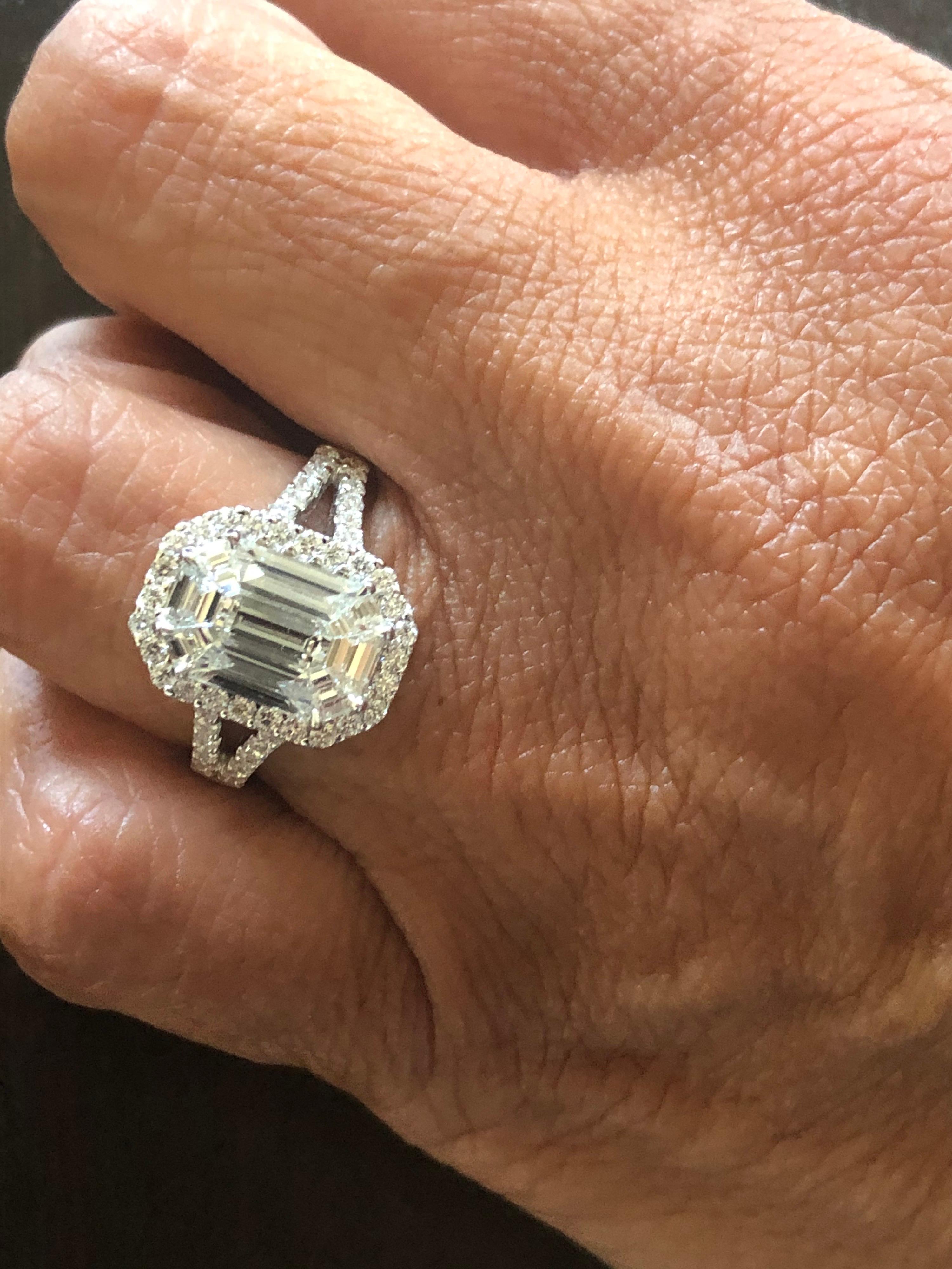 2.50 Carat Emerald Cut Diamond Ring 18 Karat White For Sale 1