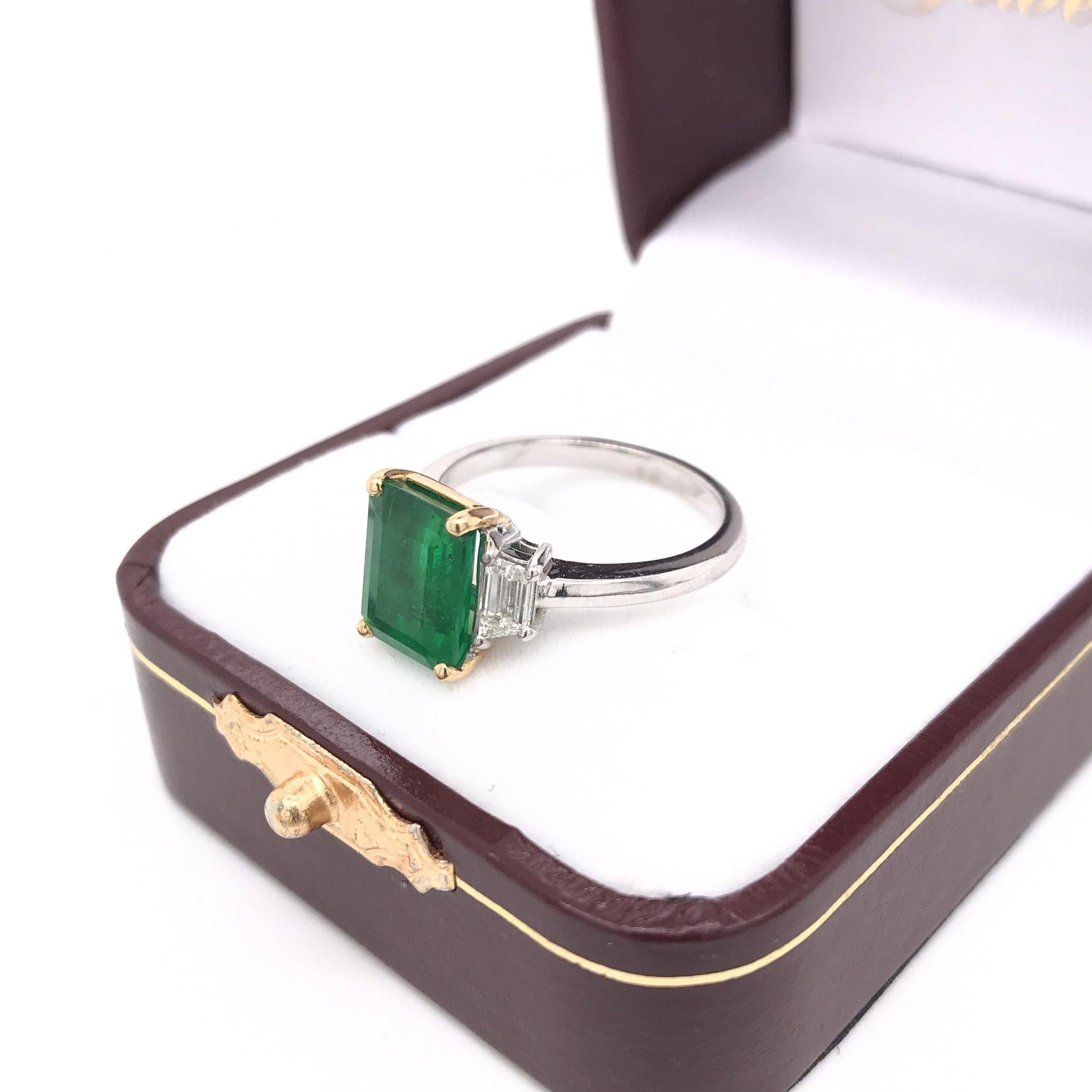 2.50 Carat Emerald & Diamond Ring 18K Gold 3