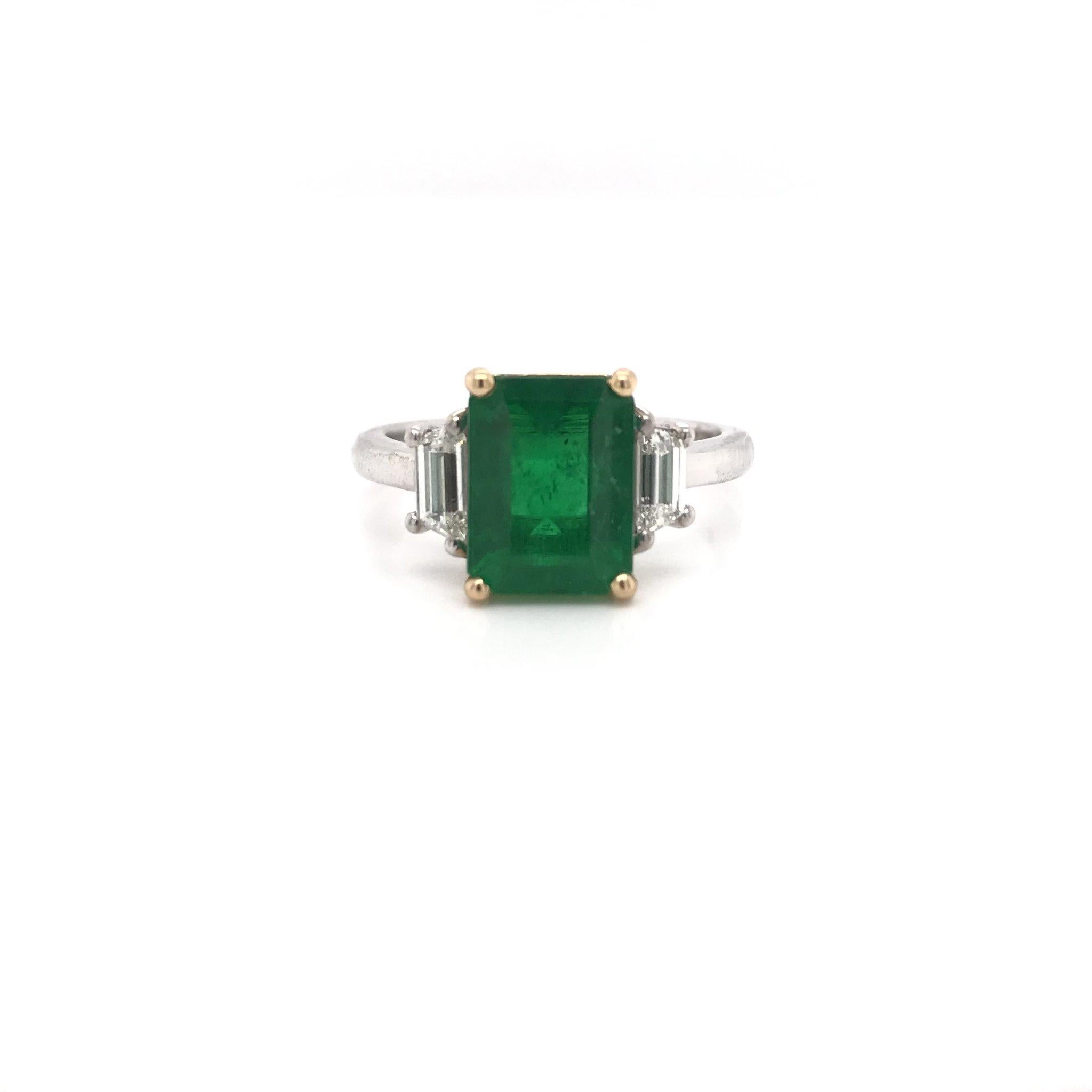 Modern 2.50 Carat Emerald & Diamond Ring 18K Gold