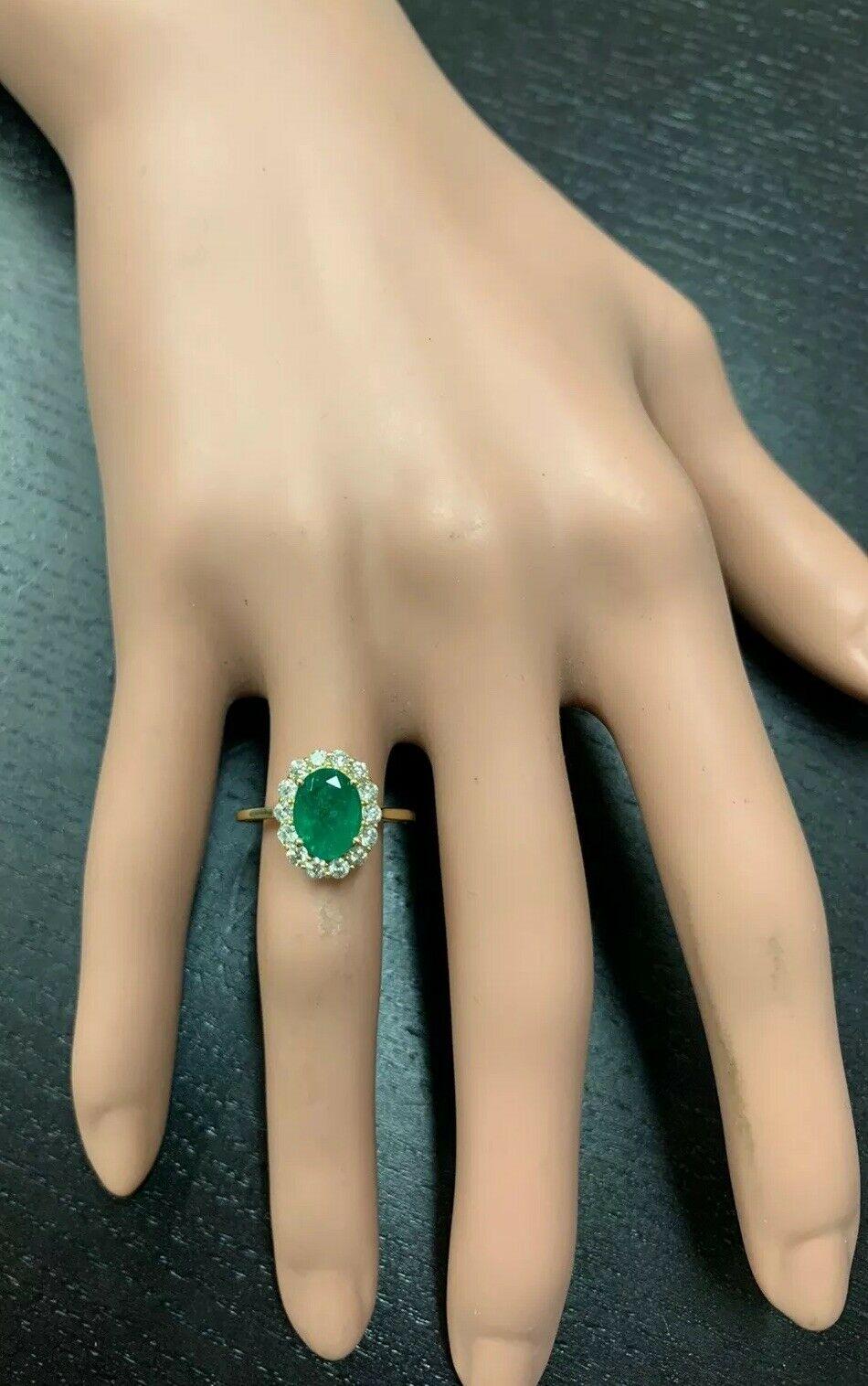 2,50 Karat exquisiter Smaragd- und Diamantring aus 14 Karat massivem Gelbgold 3