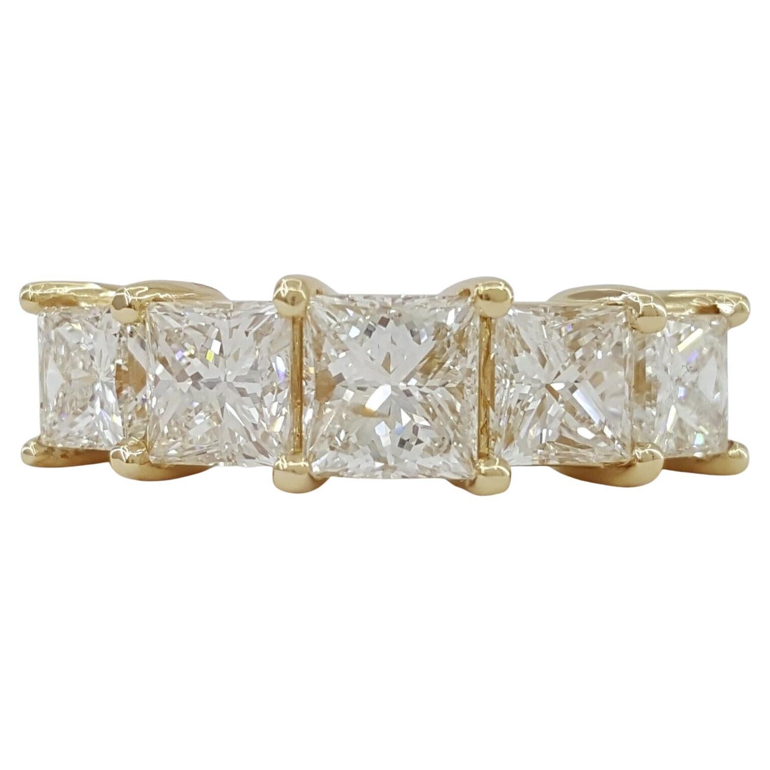 Bague d'anniversaire en or jaune 14K de 2,50 carats à cinq pierres et diamants de taille princesse en vente
