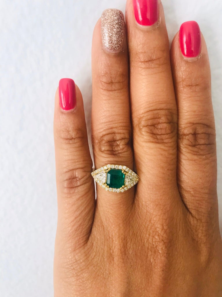 GIA Certified 2.50 Carat Emerald and Diamond 18 Karat Yellow Gold Bridal Ring For Sale 1