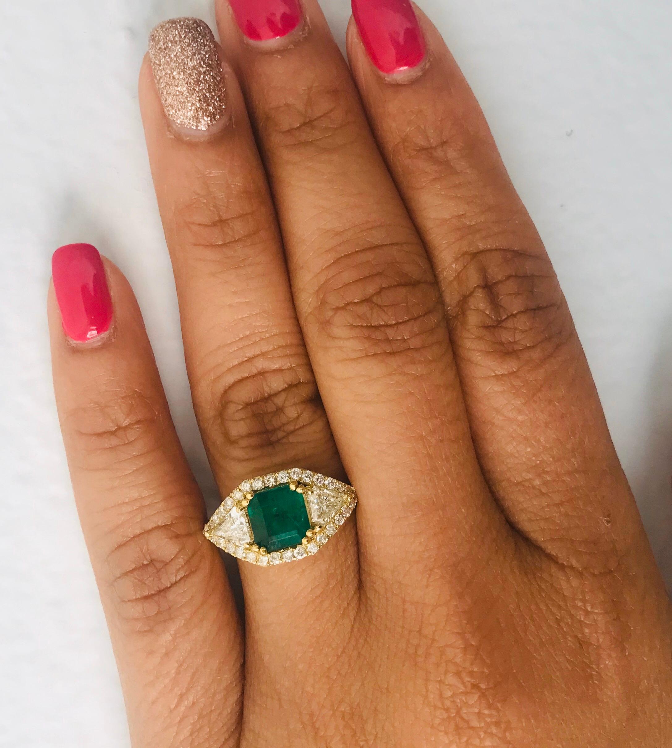 GIA Certified 2.50 Carat Emerald and Diamond 18 Karat Yellow Gold Bridal Ring In New Condition For Sale In Los Angeles, CA