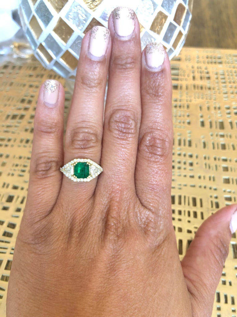 GIA Certified 2.50 Carat Emerald and Diamond 18 Karat Yellow Gold Bridal Ring For Sale 3