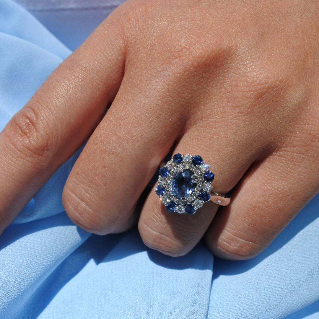 2,50 Karat GIA zertifizierter natürlicher blauer Saphir und Diamanten Ring 18K Weißgold im Angebot 5