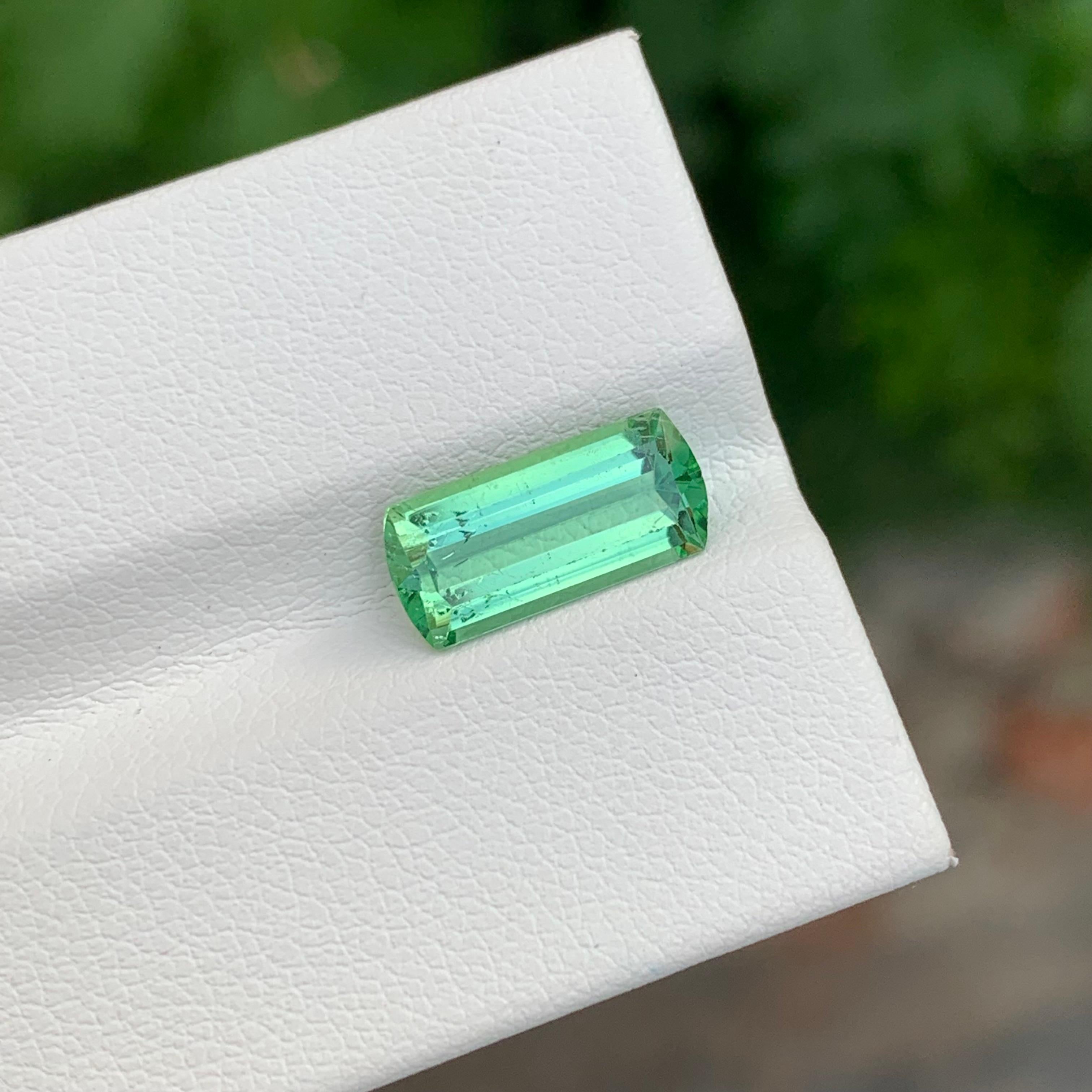 2,50 Karat wunderschöner mintgrüner Turmalin in Smaragdform in Smaragdform aus Afghanistan (Smaragdschliff) im Angebot