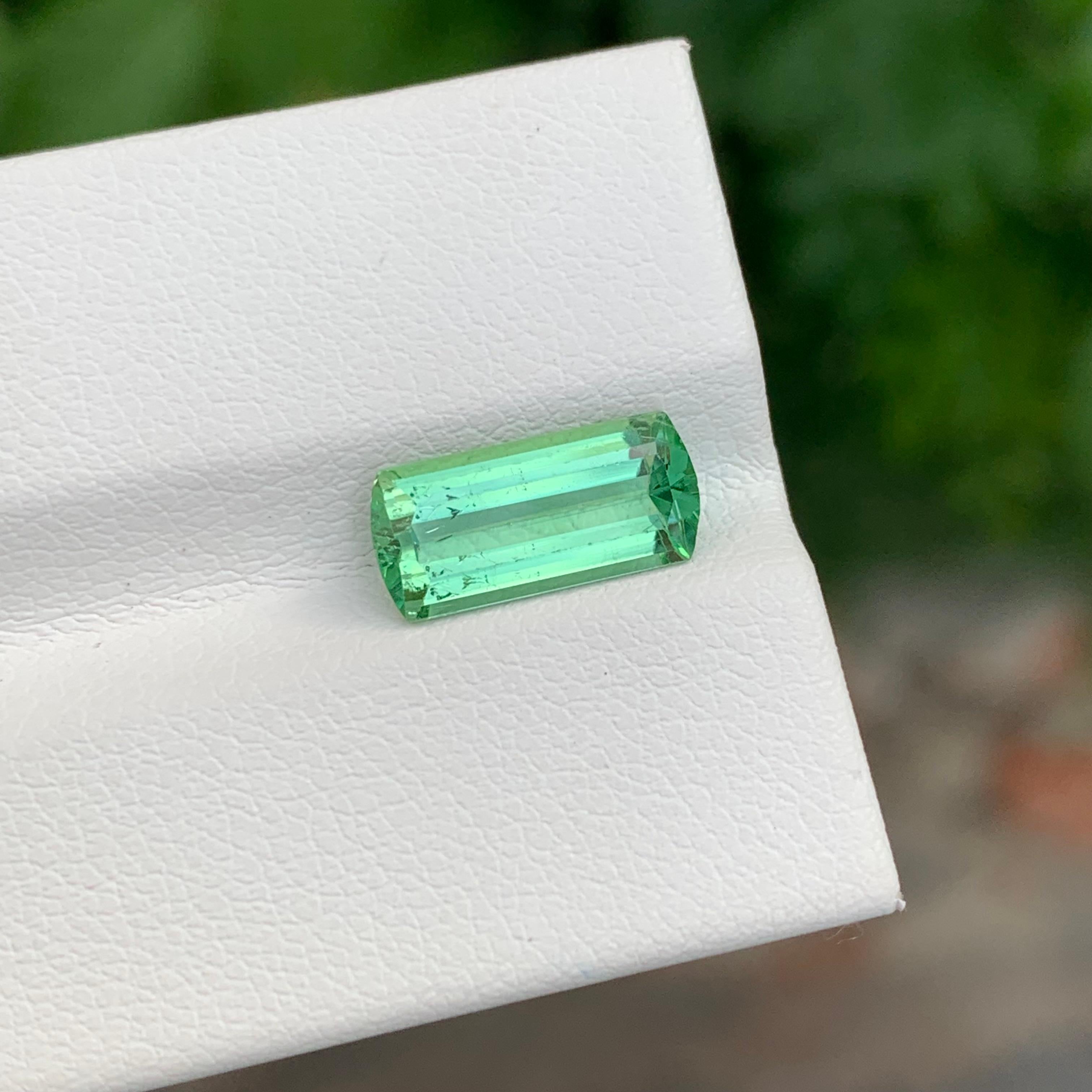 2,50 Karat wunderschöner mintgrüner Turmalin in Smaragdform in Smaragdform aus Afghanistan im Zustand „Neu“ im Angebot in Peshawar, PK