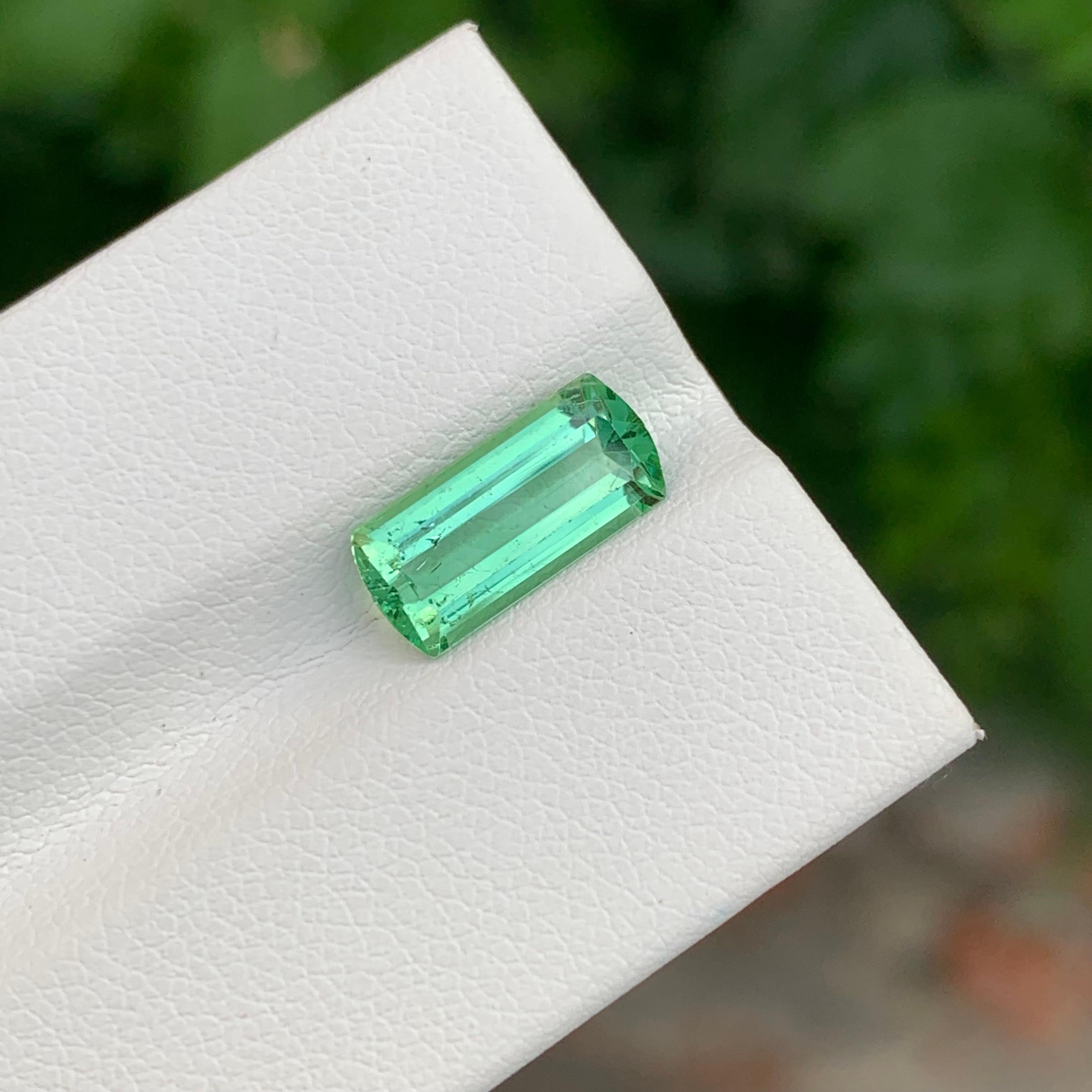 2,50 Karat wunderschöner mintgrüner Turmalin in Smaragdform in Smaragdform aus Afghanistan im Angebot 2