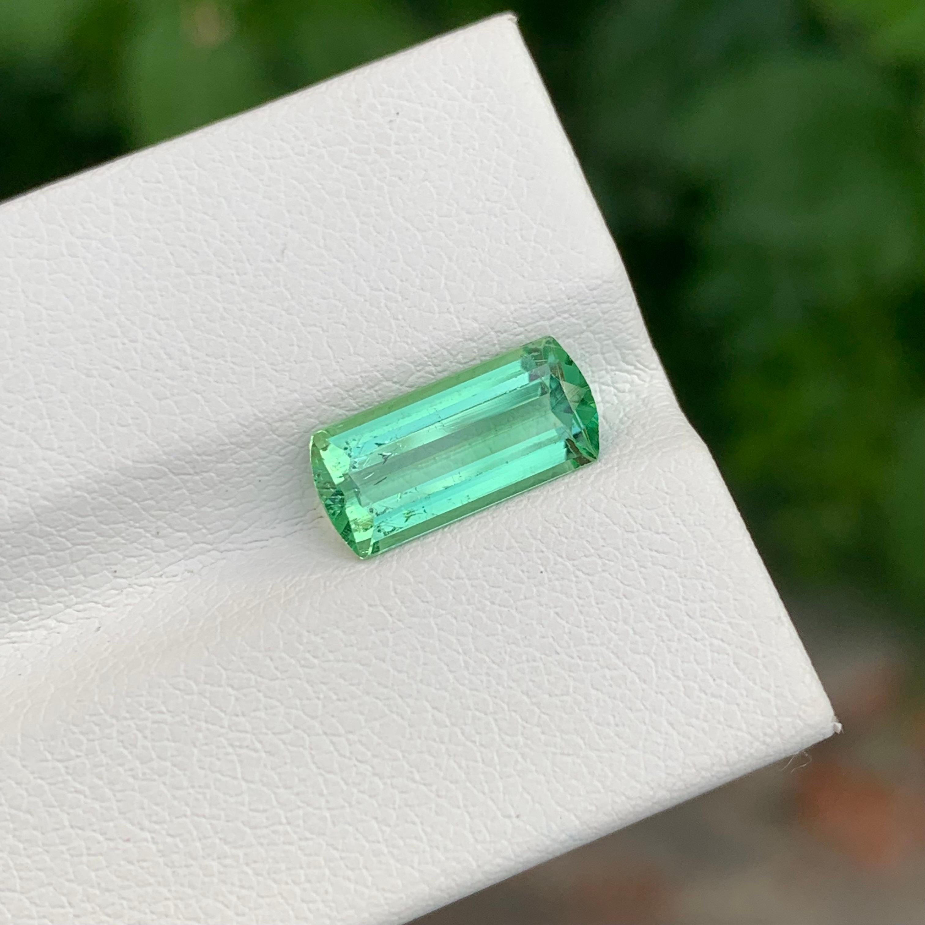 2,50 Karat wunderschöner mintgrüner Turmalin in Smaragdform in Smaragdform aus Afghanistan im Angebot 3