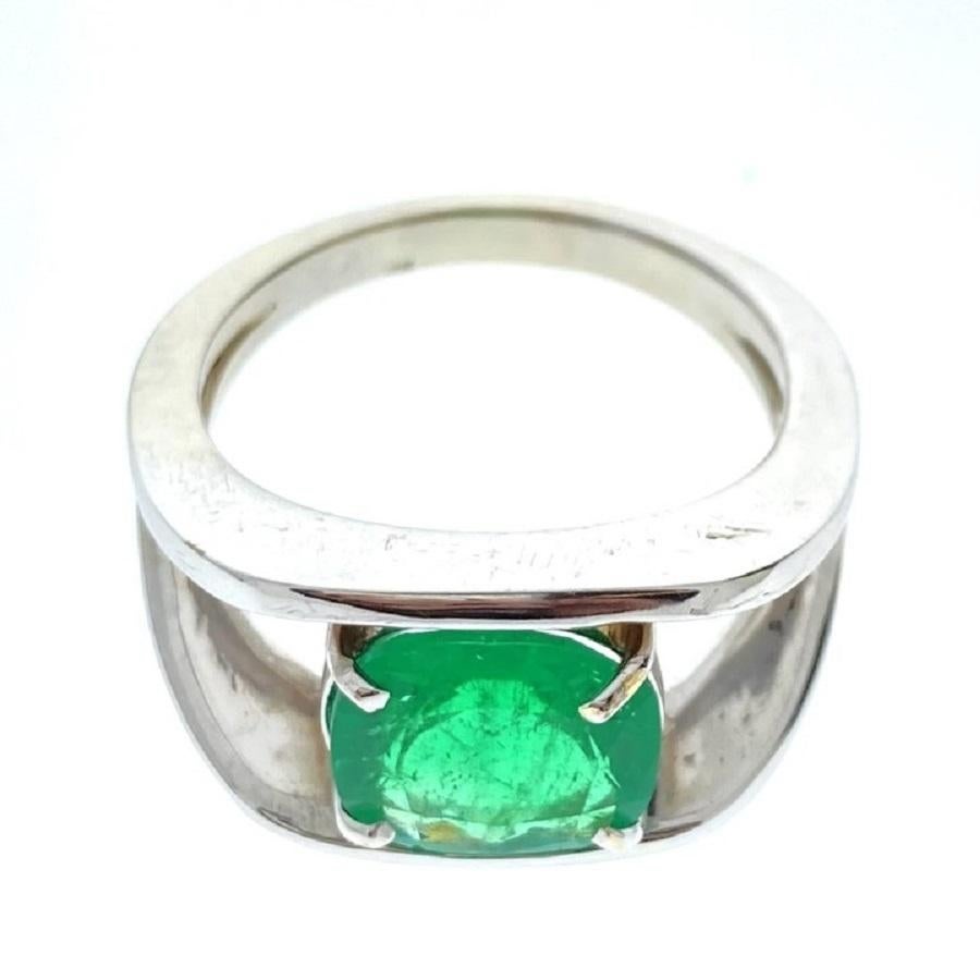 Cushion Cut 2.50 Carat Green Cushion Emerald Ring n 14k White Gold For Sale