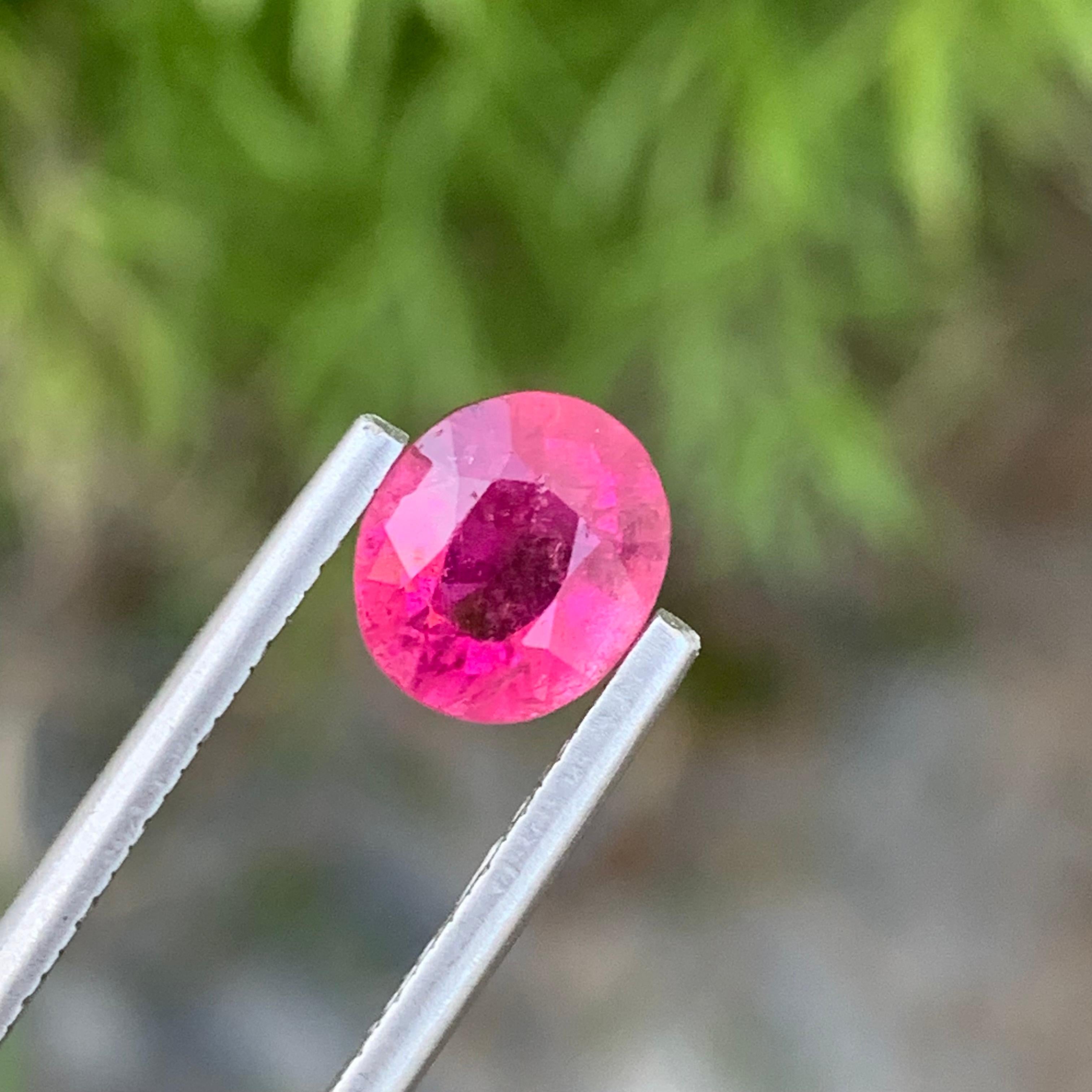 2.50 Carat Incredible Loose Rubellite Tourmaline Oval Shape Gem For Jewellery  For Sale 5